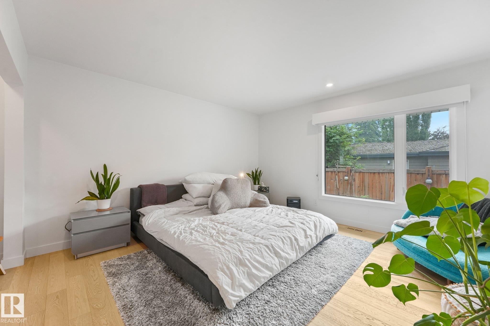 14128 98 Avenue Nw, Edmonton, AB - Indoor Photo Showing Bedroom