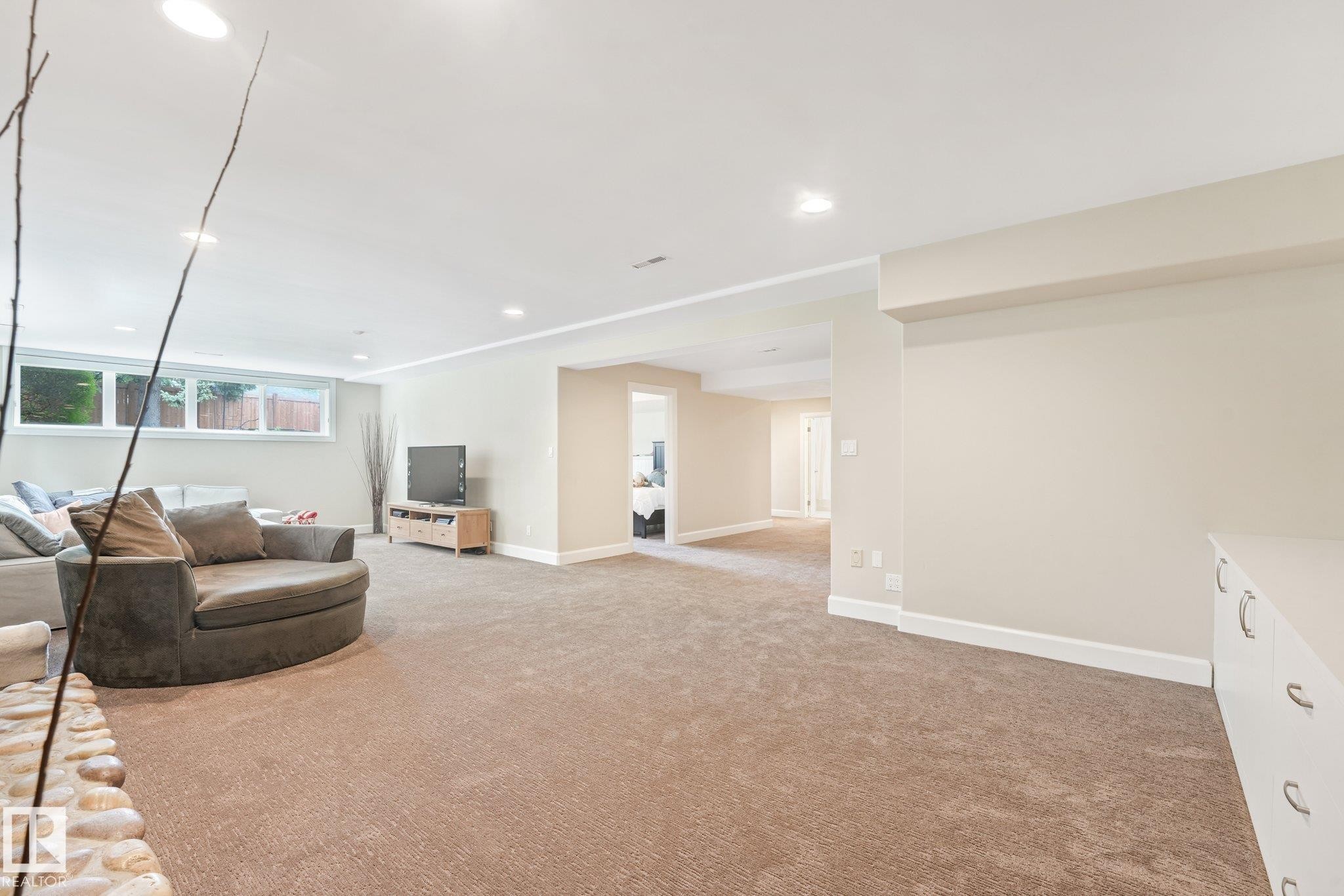 14128 98 Avenue Nw, Edmonton, AB - Indoor