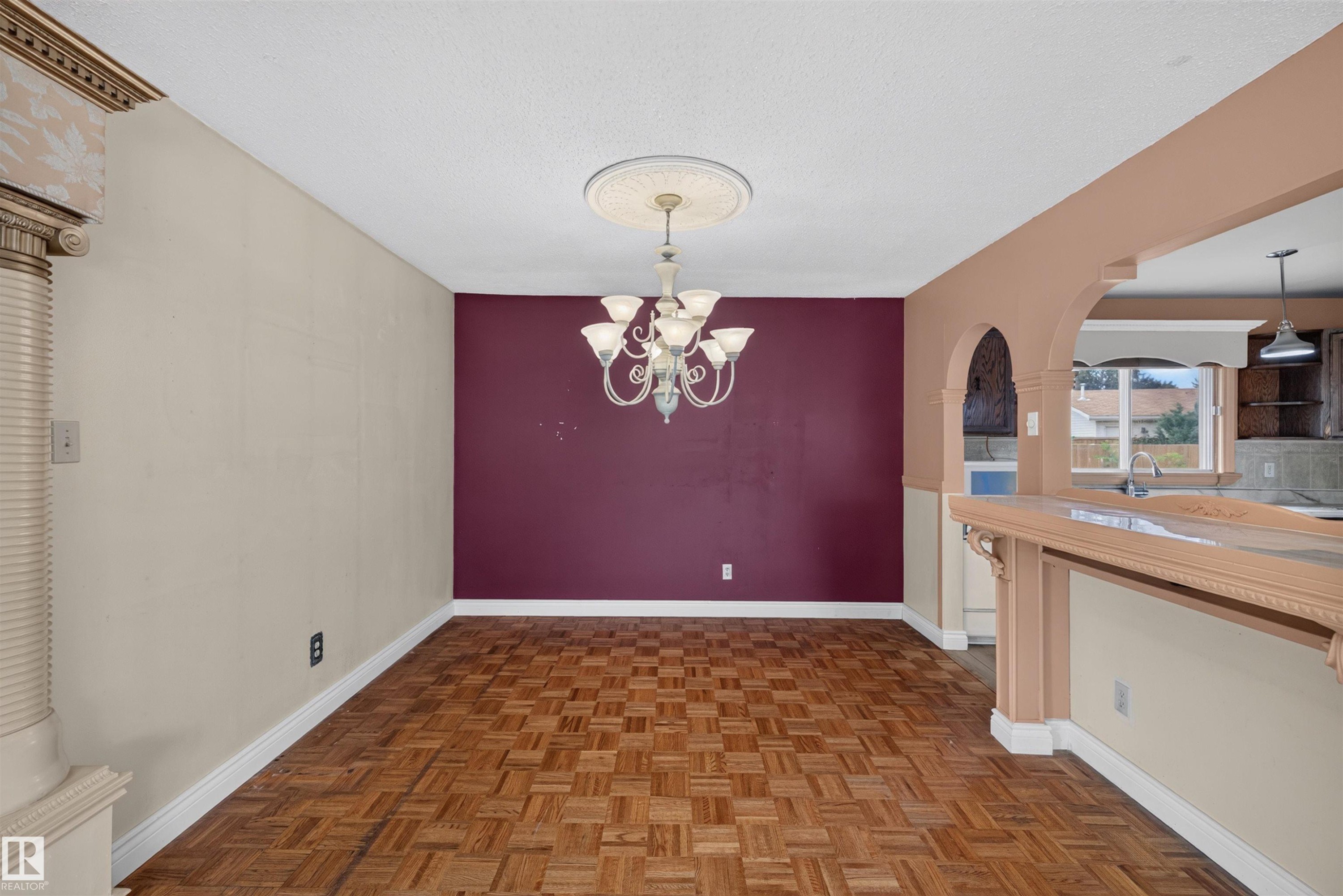 6348 34A Avenue Nw, Edmonton, AB