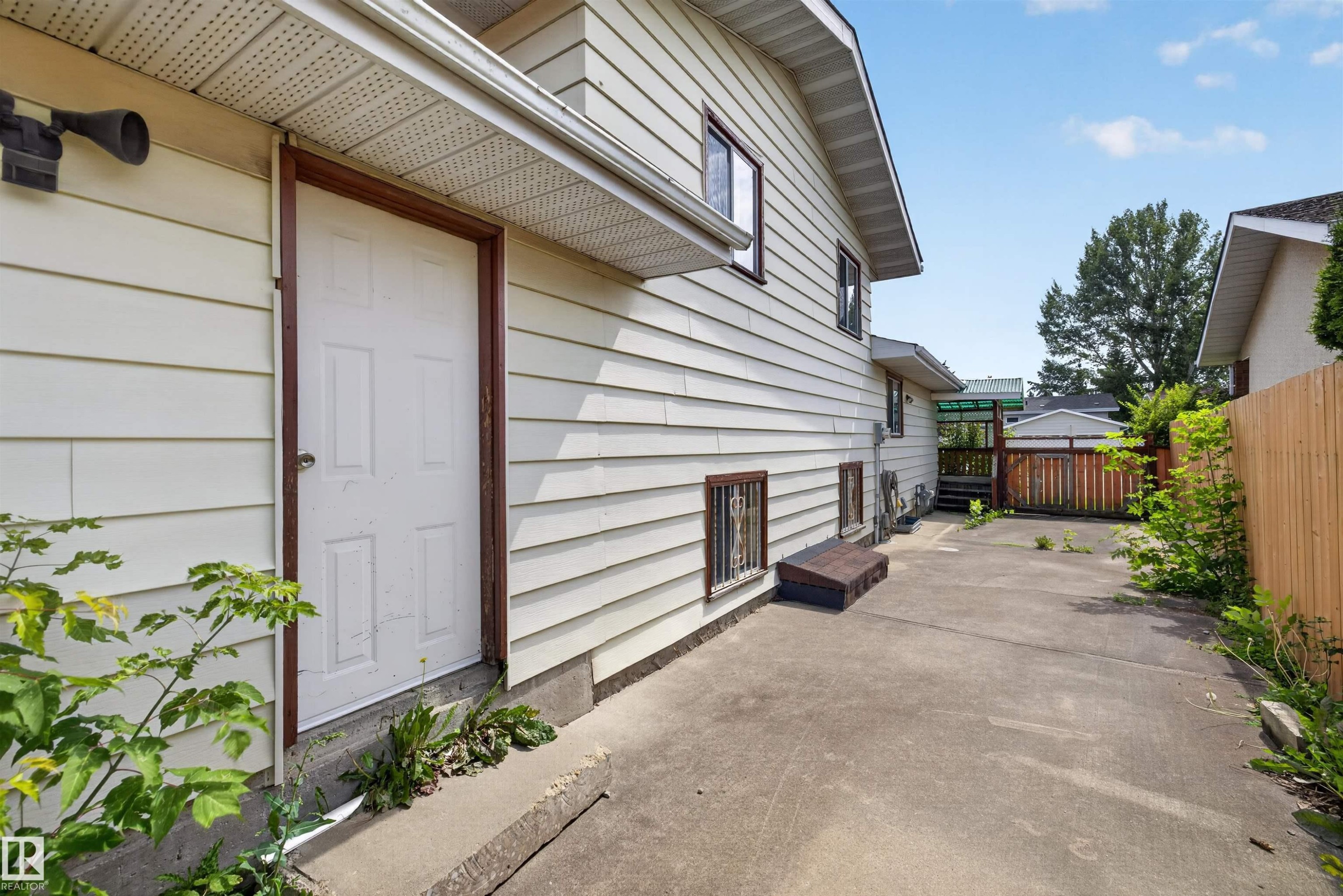 6348 34A Avenue Nw, Edmonton, AB