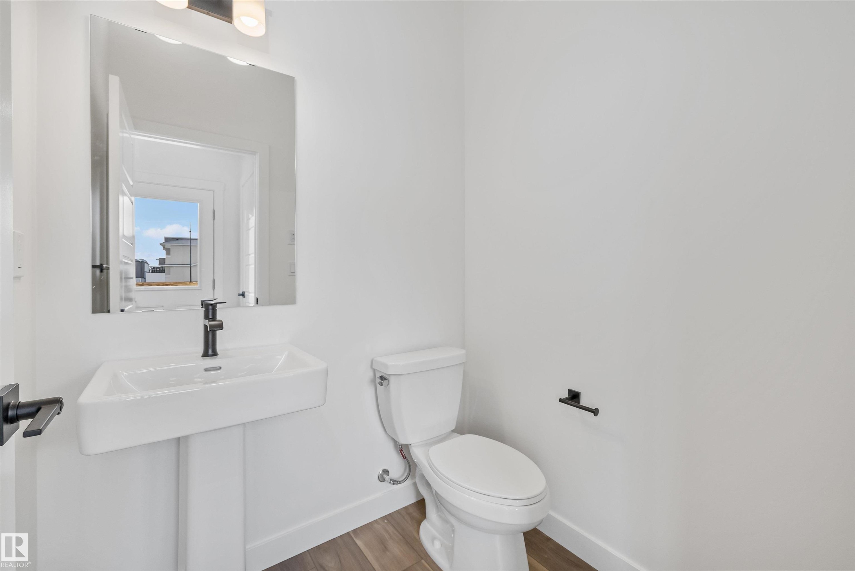 18847 29 Avenue Nw, Edmonton, AB - Indoor Photo Showing Bathroom