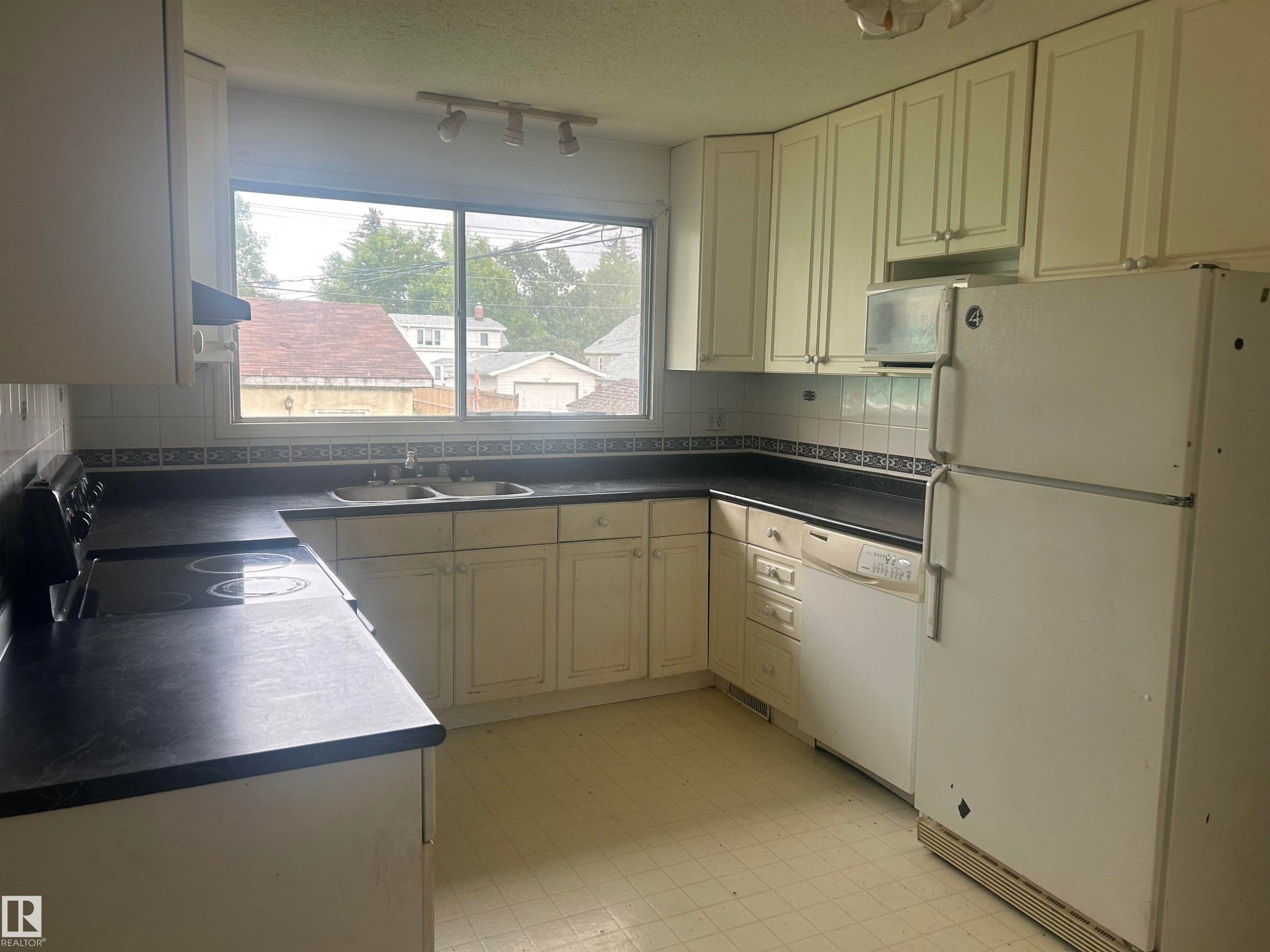 10450 69 Avenue Nw, Edmonton, AB