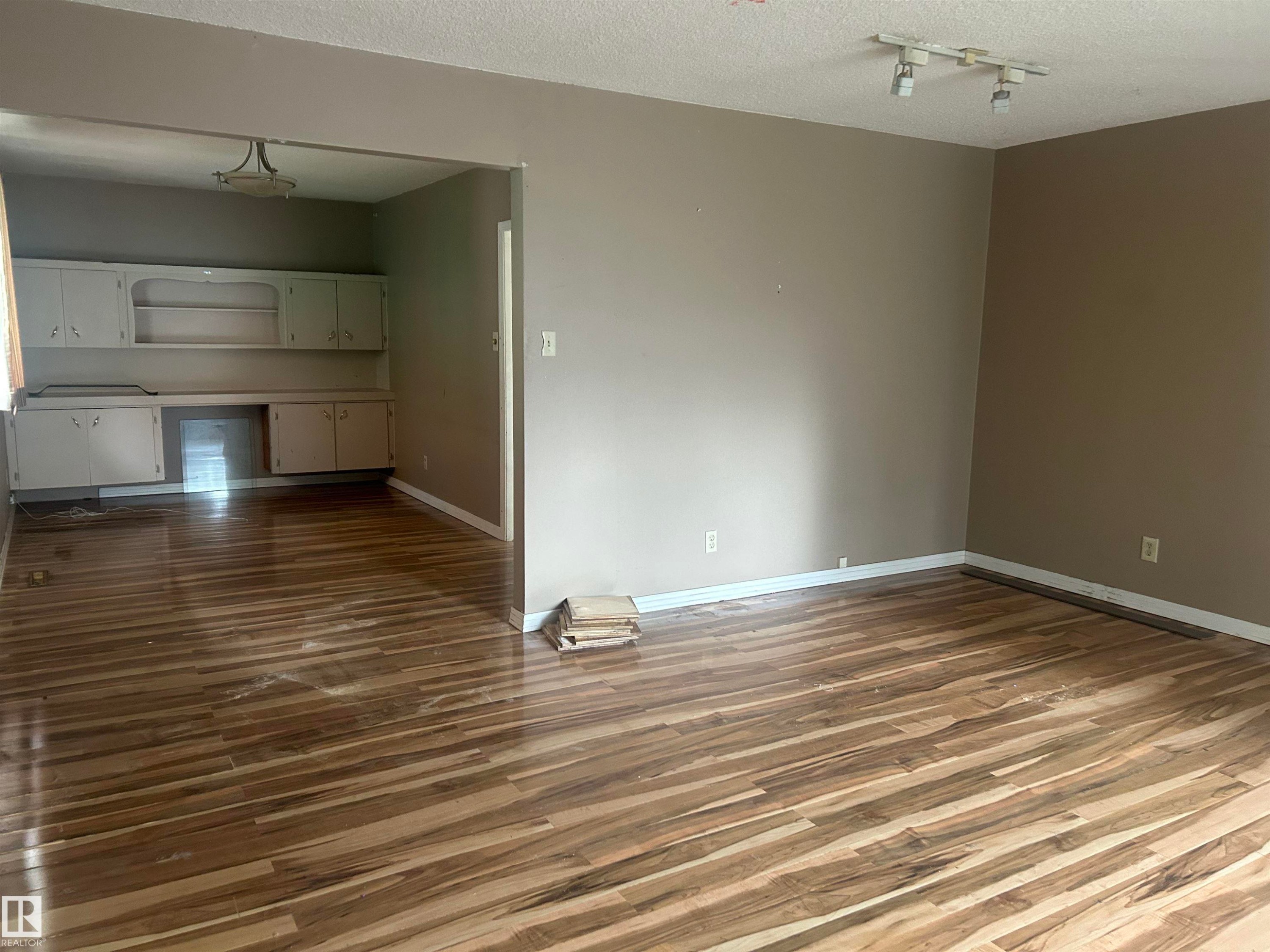 10450 69 Avenue Nw, Edmonton, AB