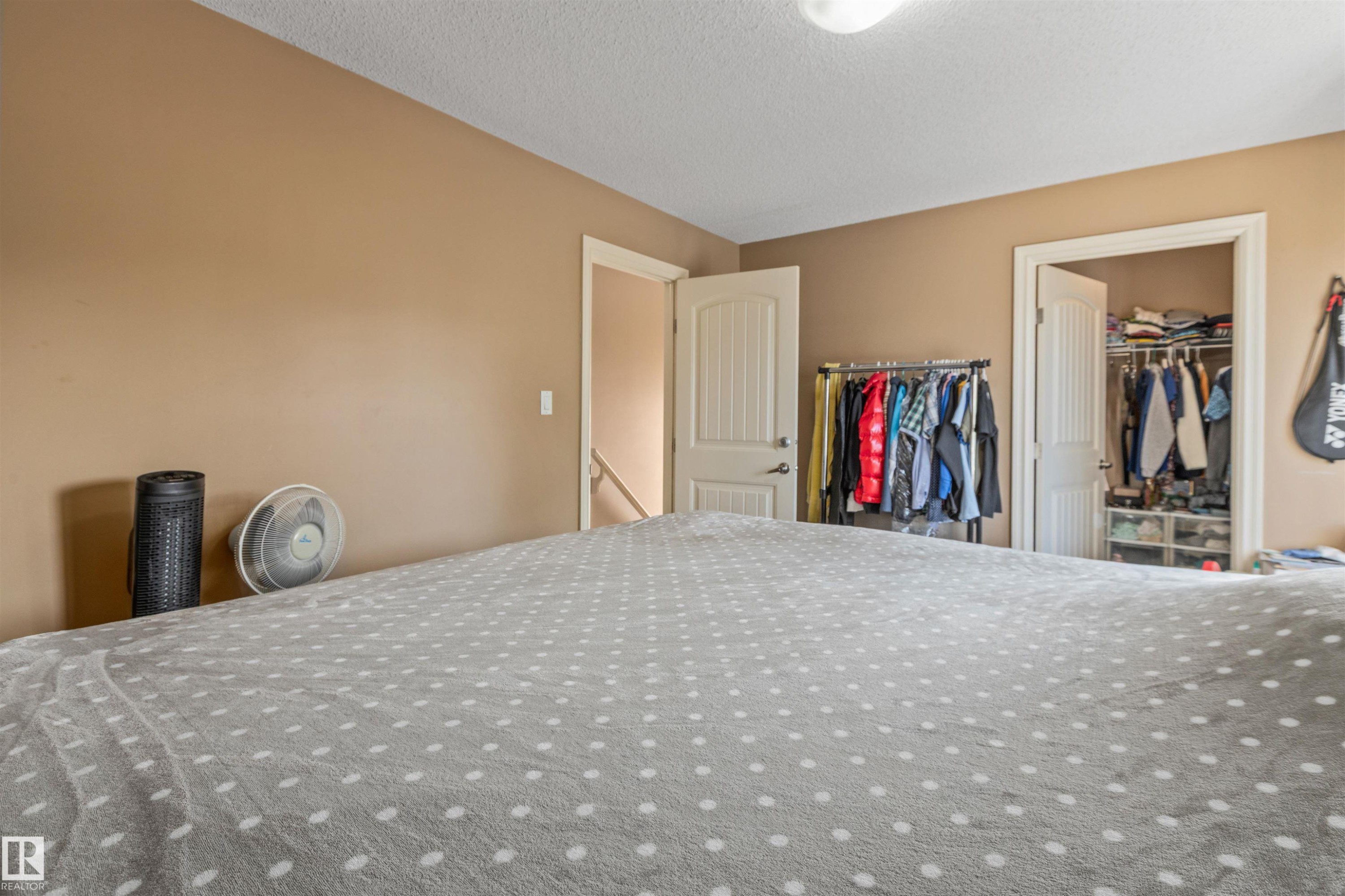 949 Valour Way Nw, Edmonton, AB