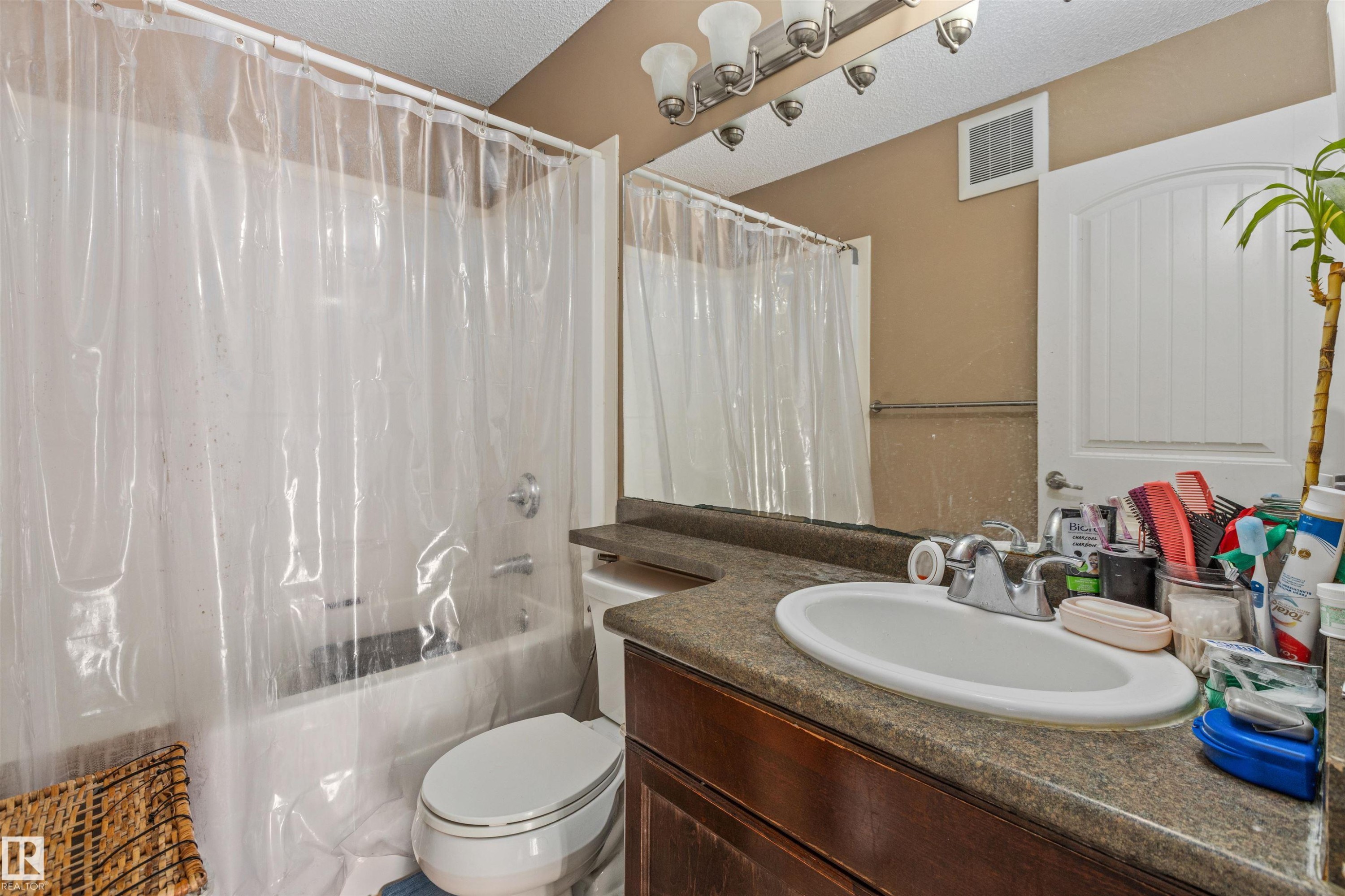 949 Valour Way Nw, Edmonton, AB