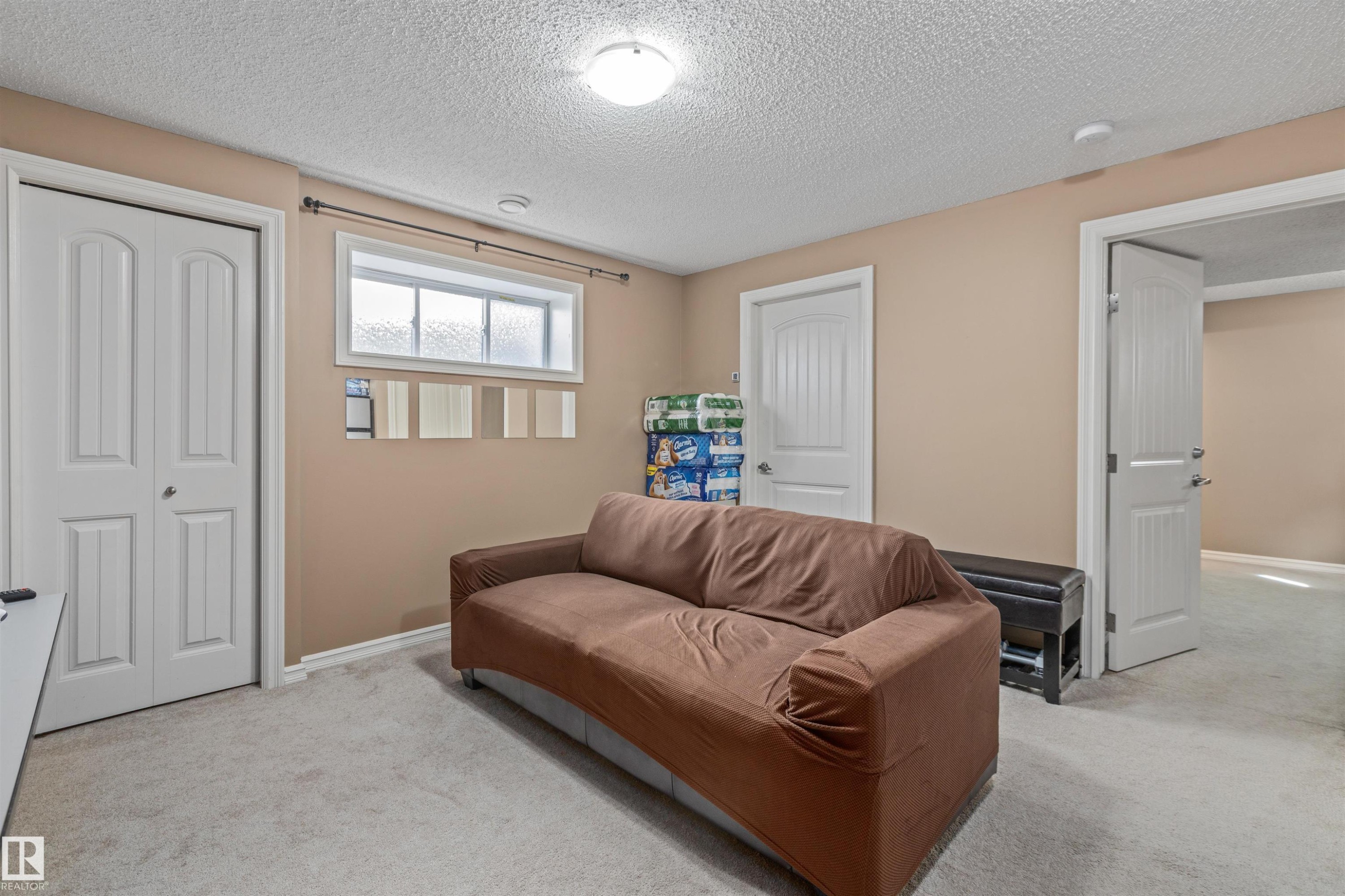 949 Valour Way Nw, Edmonton, AB