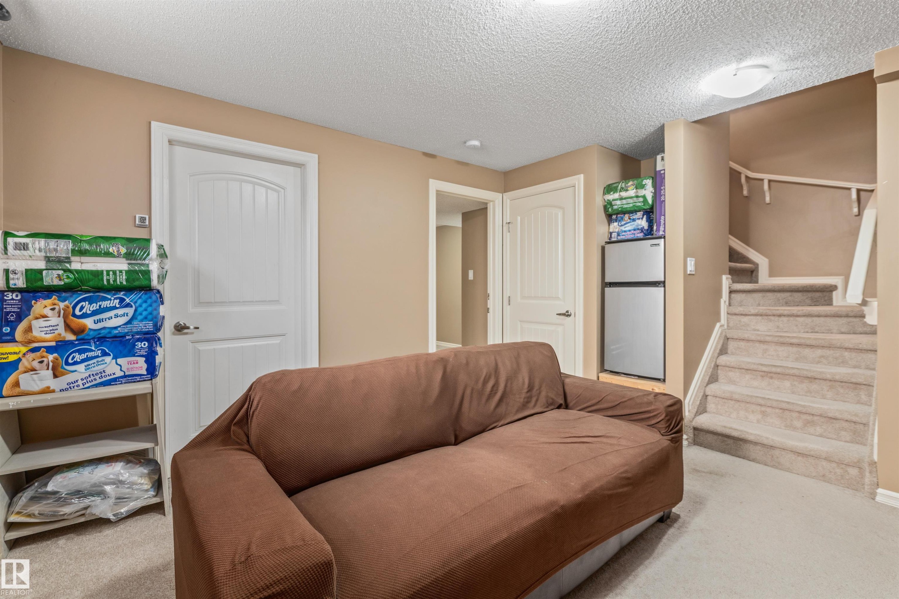 949 Valour Way Nw, Edmonton, AB