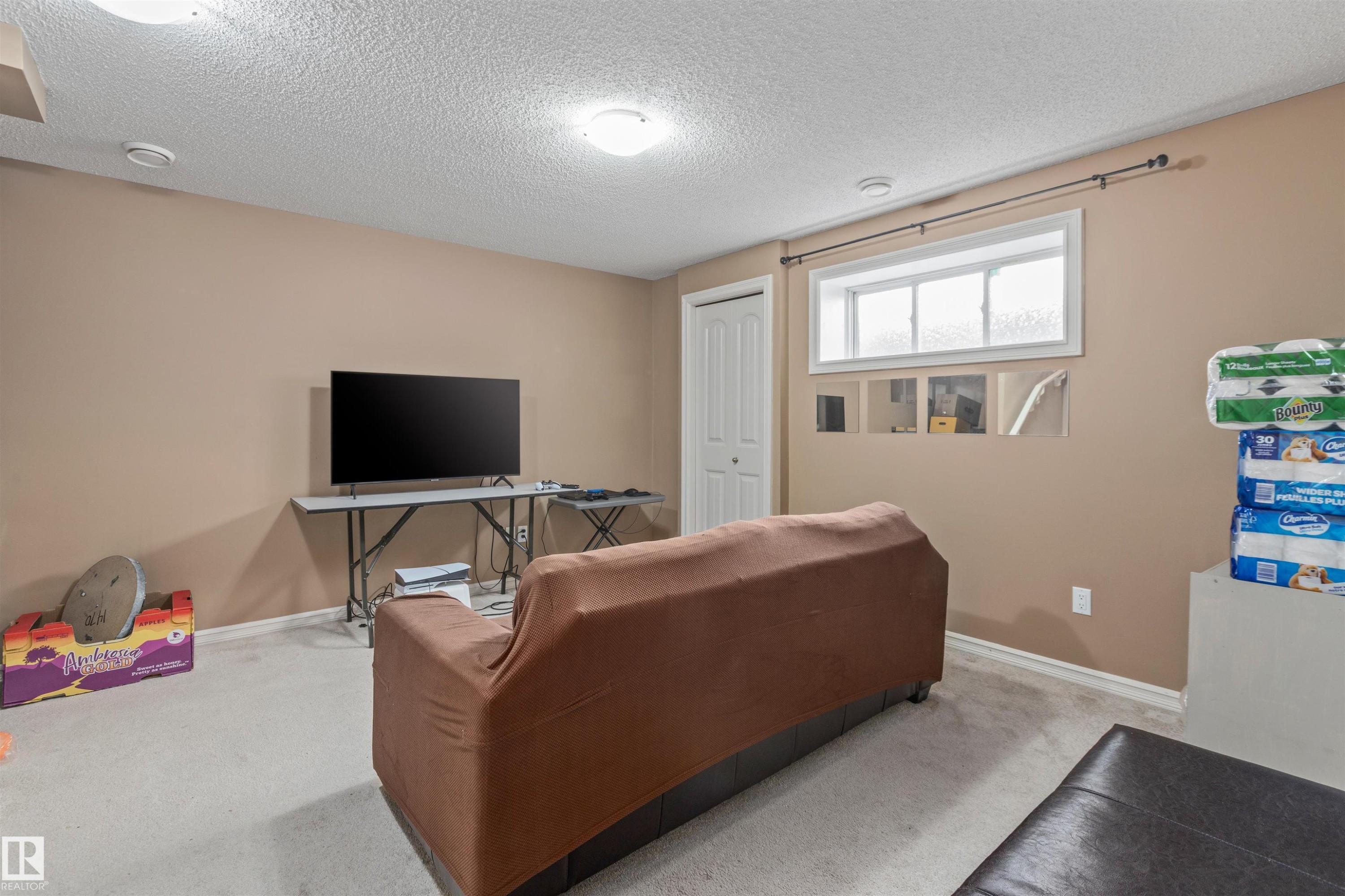 949 Valour Way Nw, Edmonton, AB