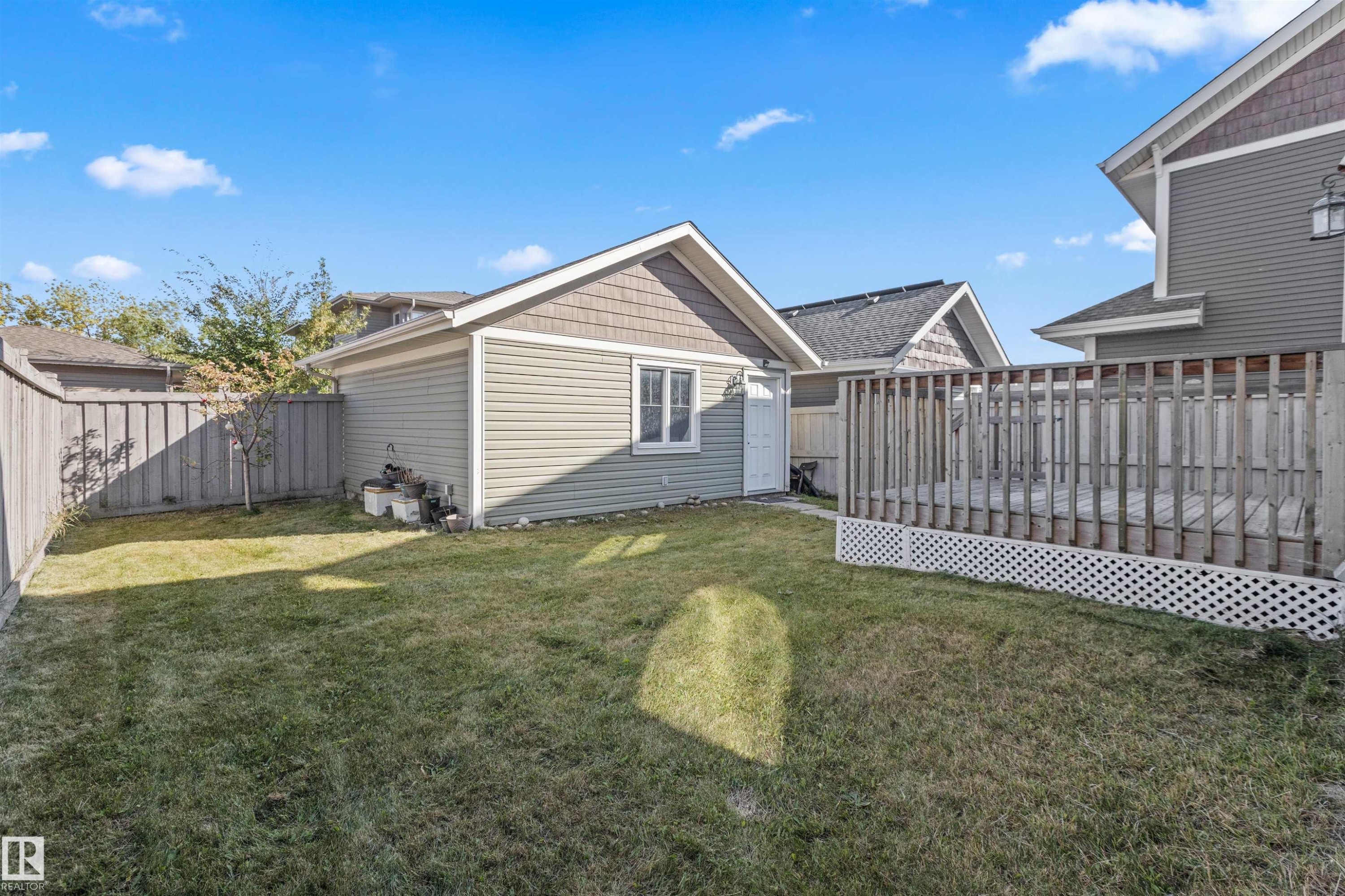 949 Valour Way Nw, Edmonton, AB