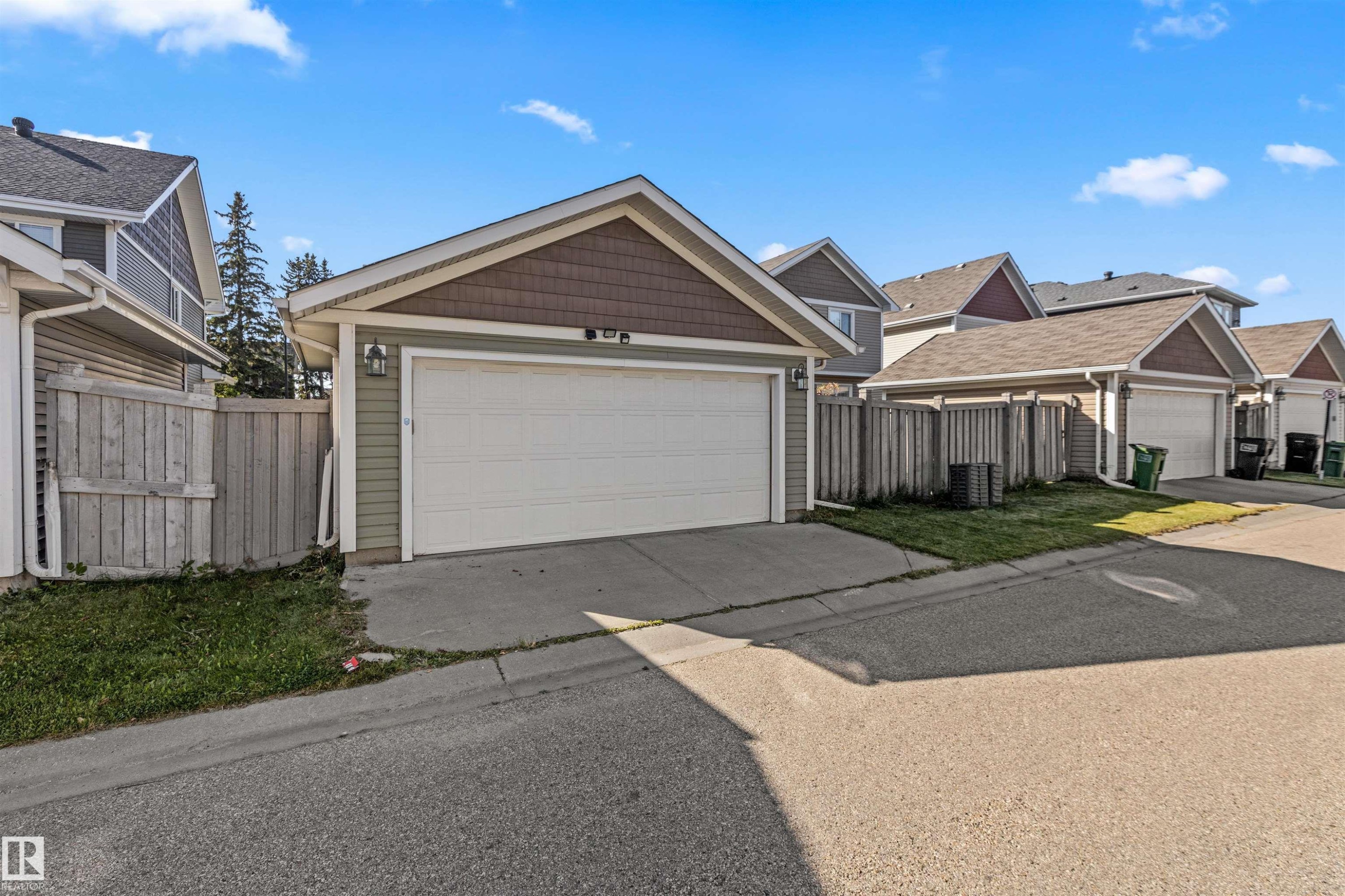 949 Valour Way Nw, Edmonton, AB