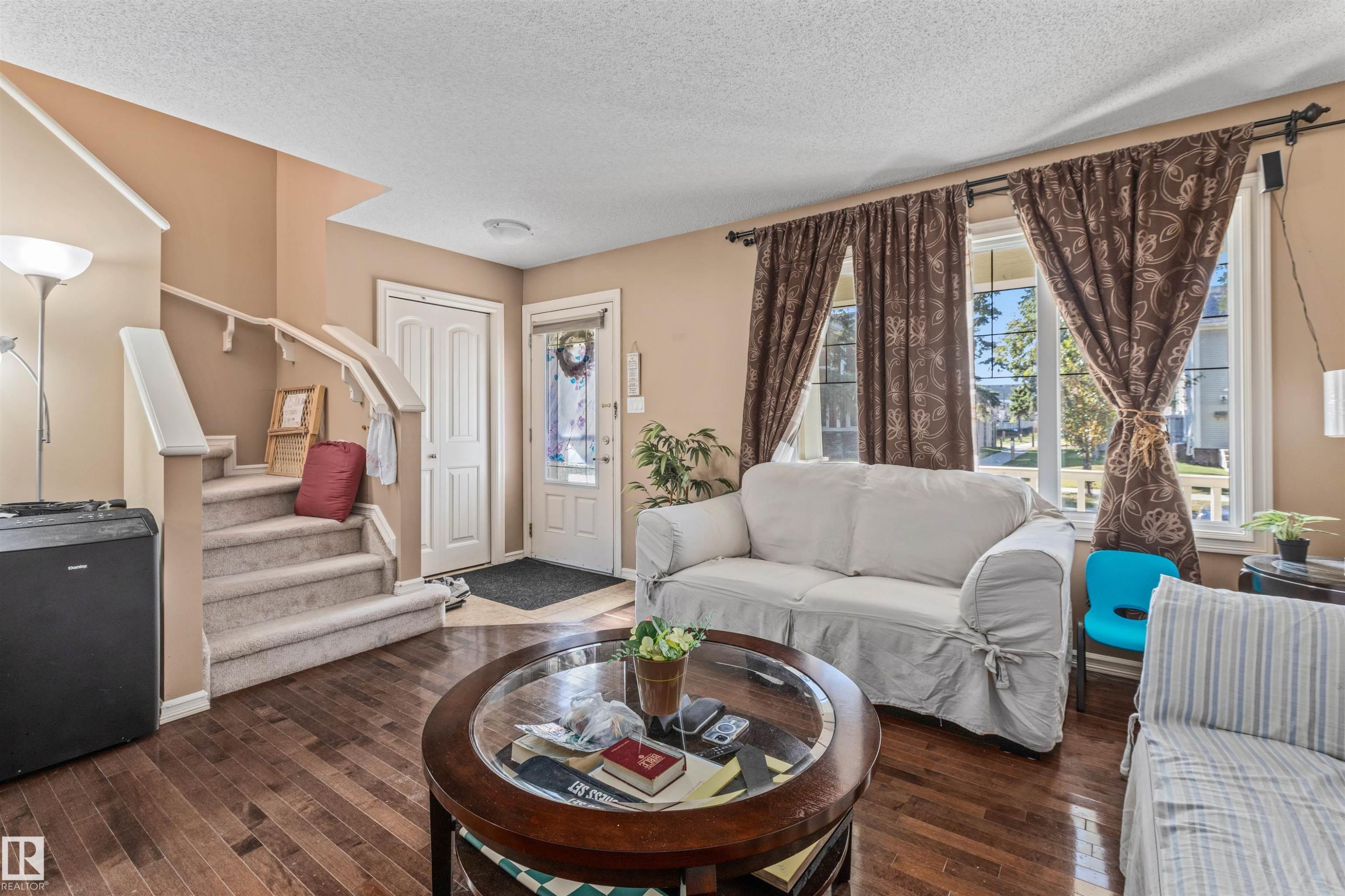 949 Valour Way Nw, Edmonton, AB