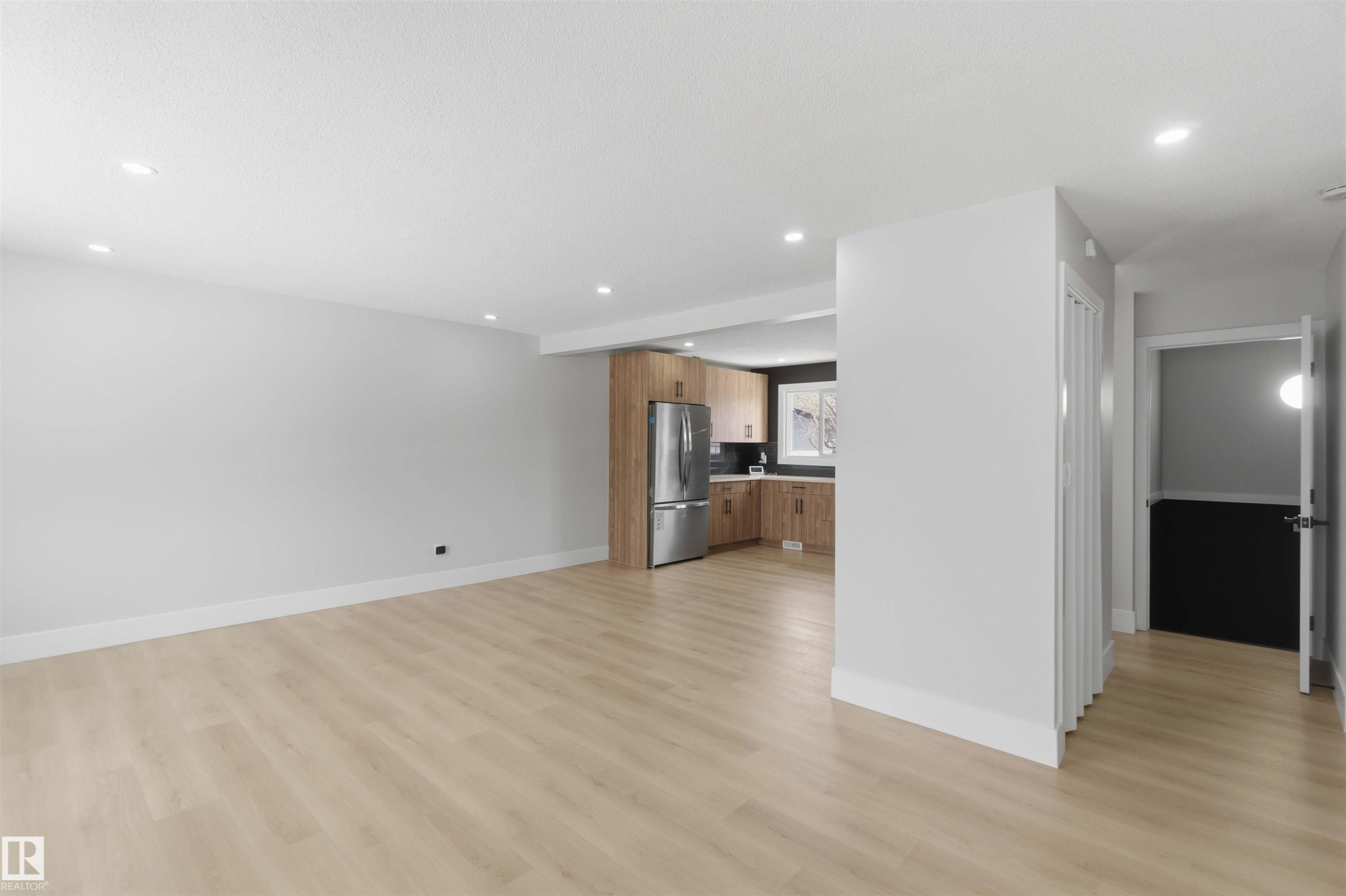 15015 95 Street Nw, Edmonton, AB
