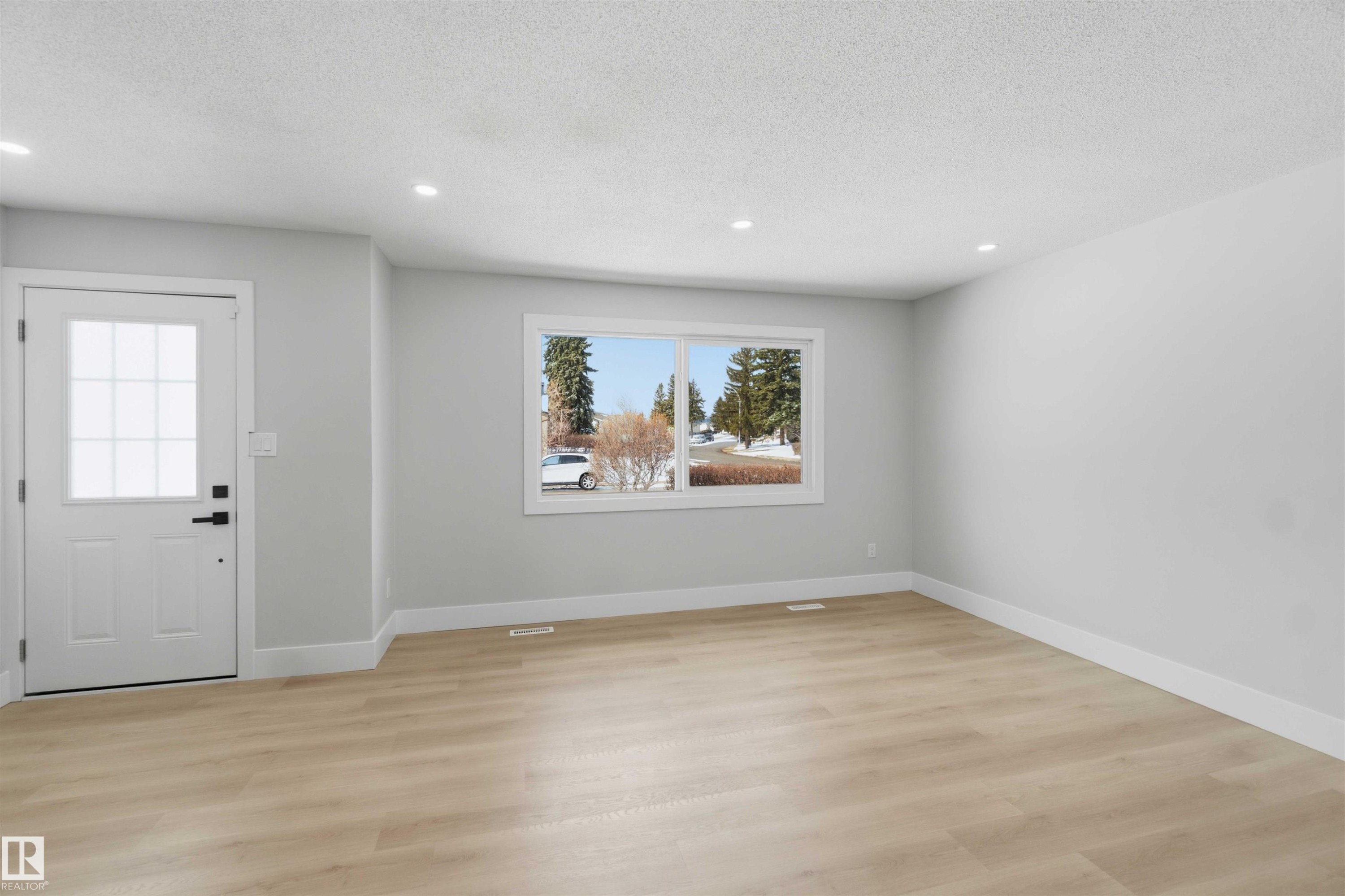 15015 95 Street Nw, Edmonton, AB