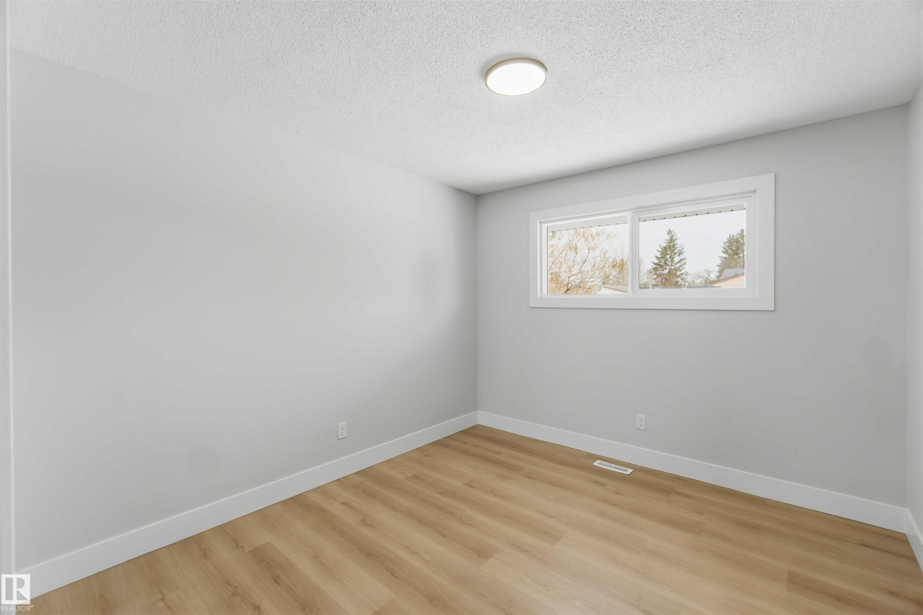 15015 95 Street Nw, Edmonton, AB