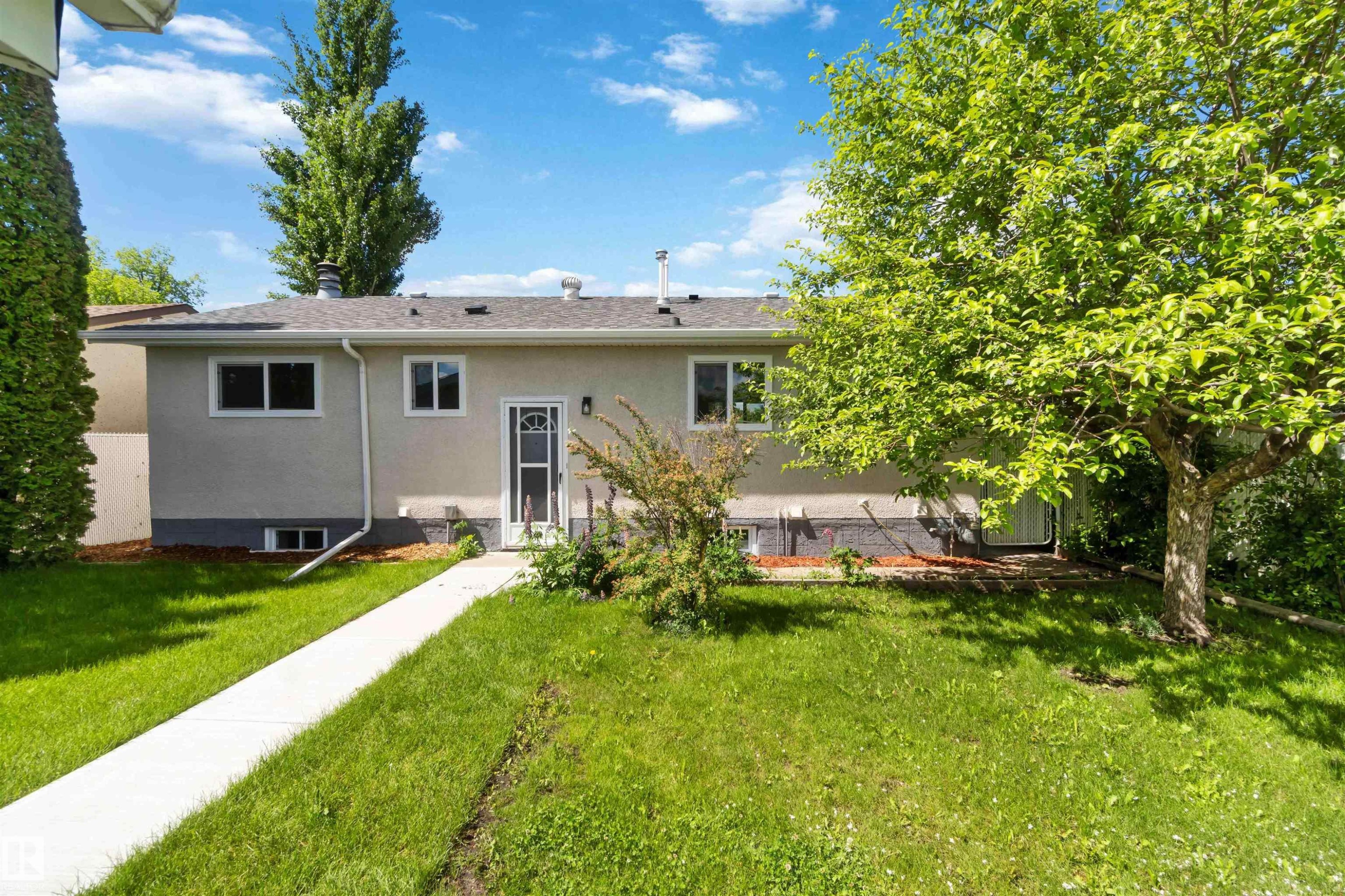 15015 95 Street Nw, Edmonton, AB