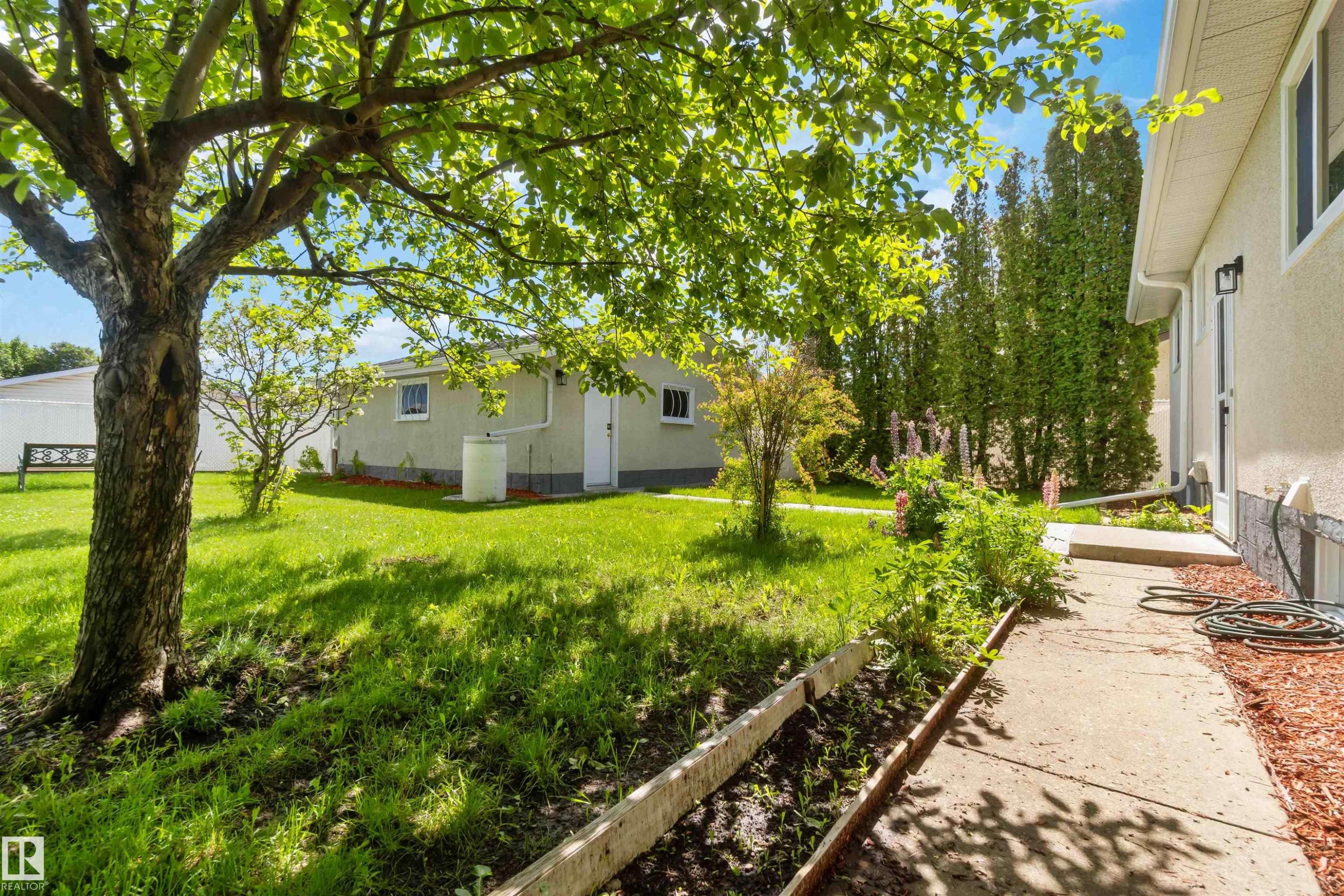 15015 95 Street Nw, Edmonton, AB