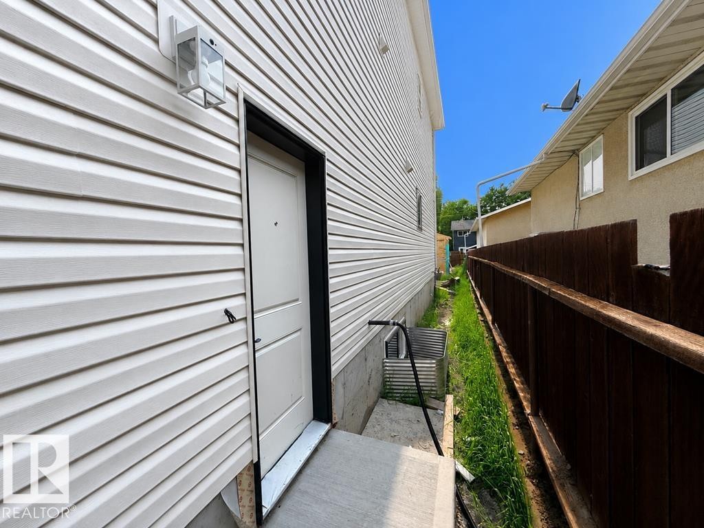 Side exterior with light-toned horizontal siding - 9216 91 Street Nw, Edmonton, AB - Outdoor With View
