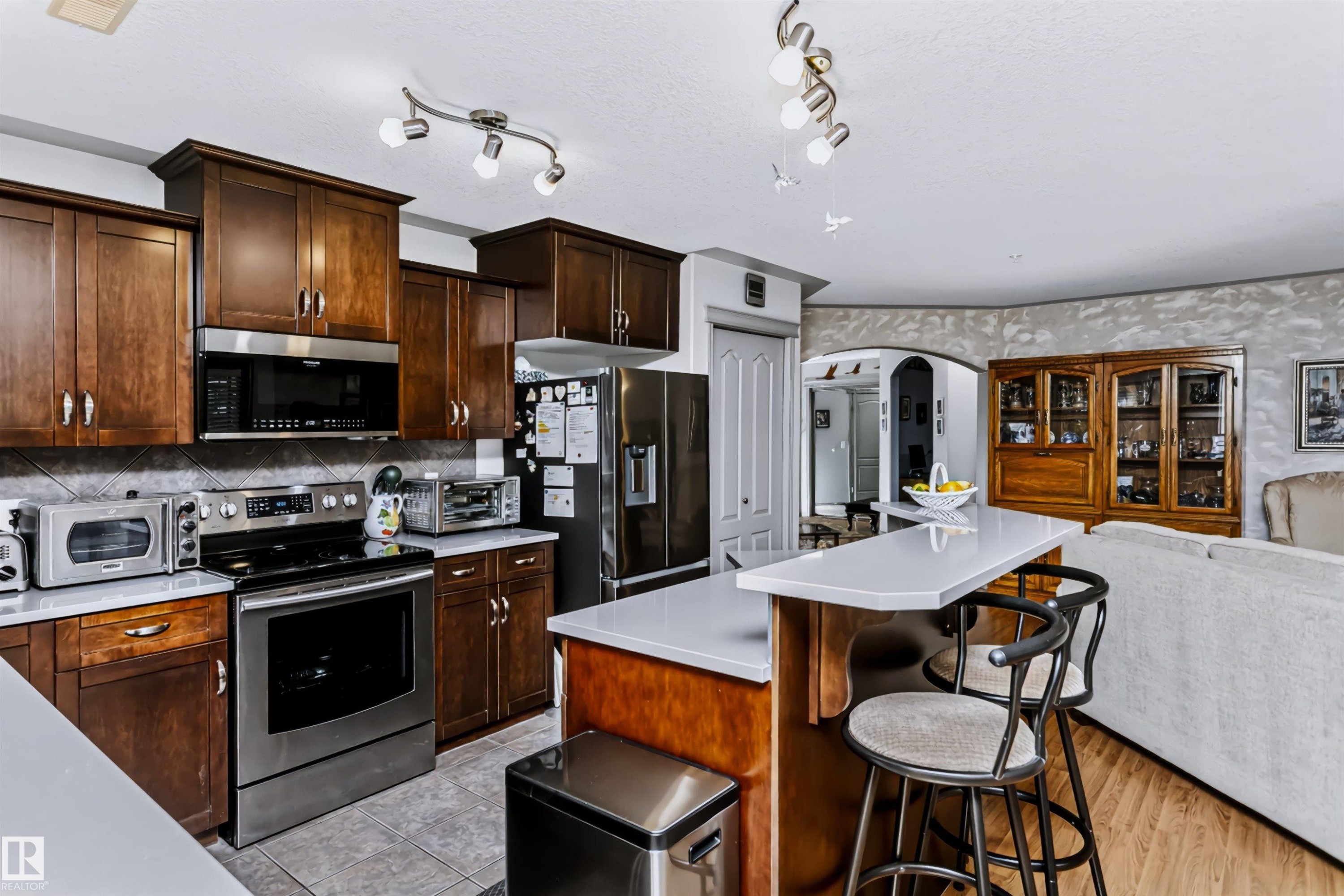 #218 261 Youville Dr E Nw, Edmonton, AB