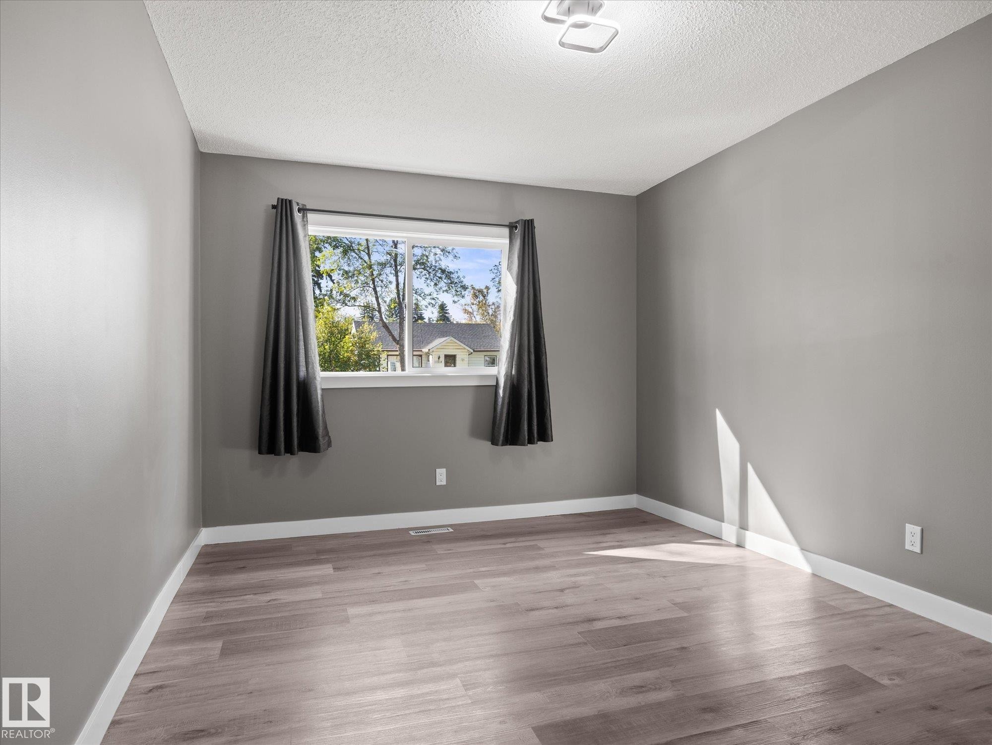 11211 104 Street Nw, Edmonton, AB