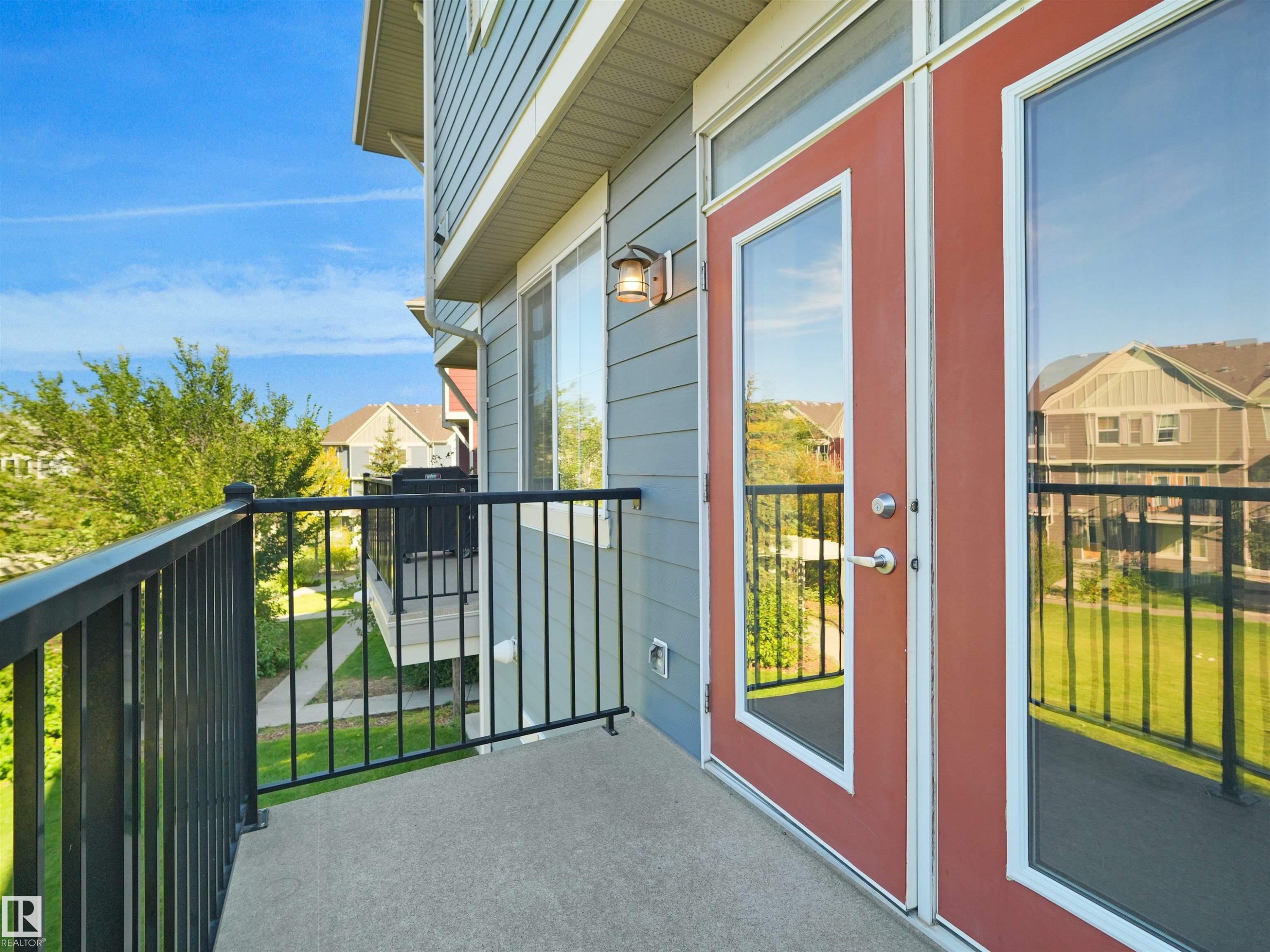 Private balcony featuring concrete flooring and black metal railings - #162 603 Watt Bv Sw, Edmonton, AB