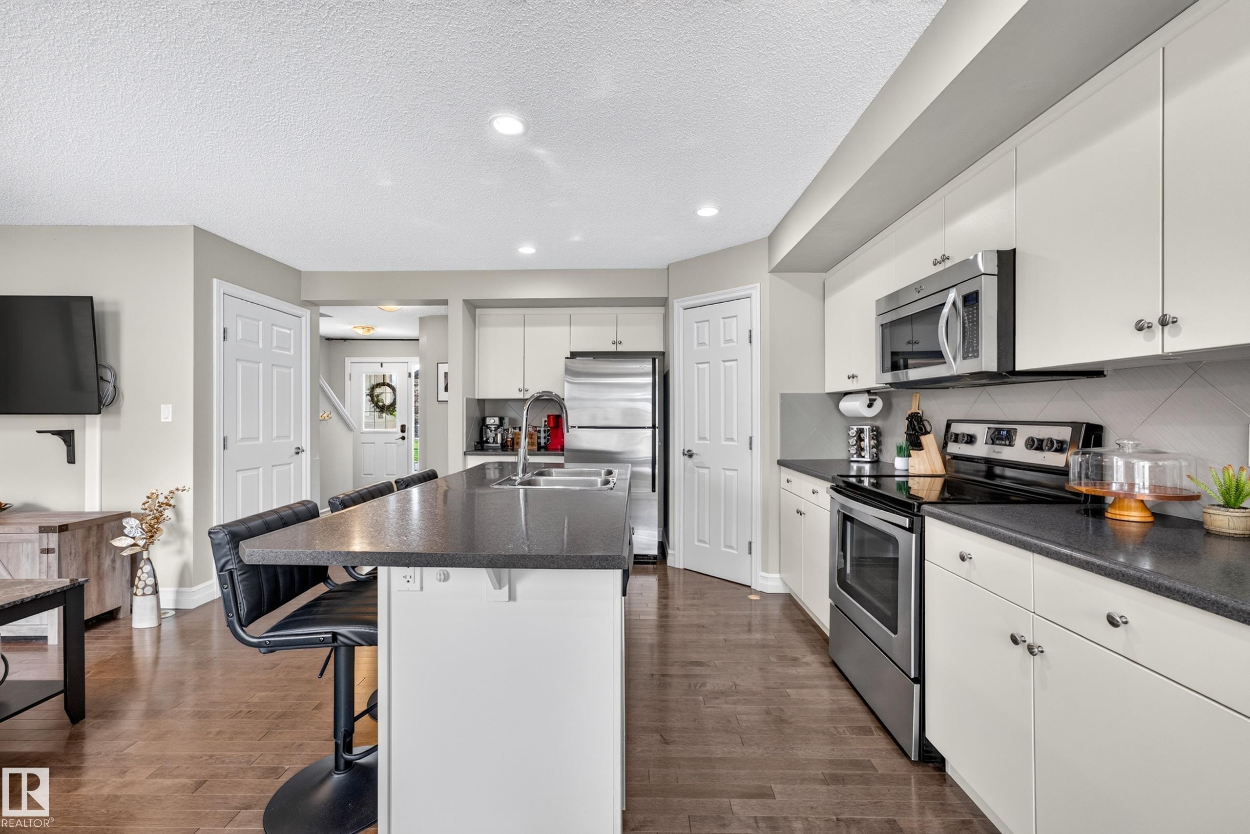 16507 134 Street Nw, Edmonton, AB - Indoor Photo Showing Kitchen