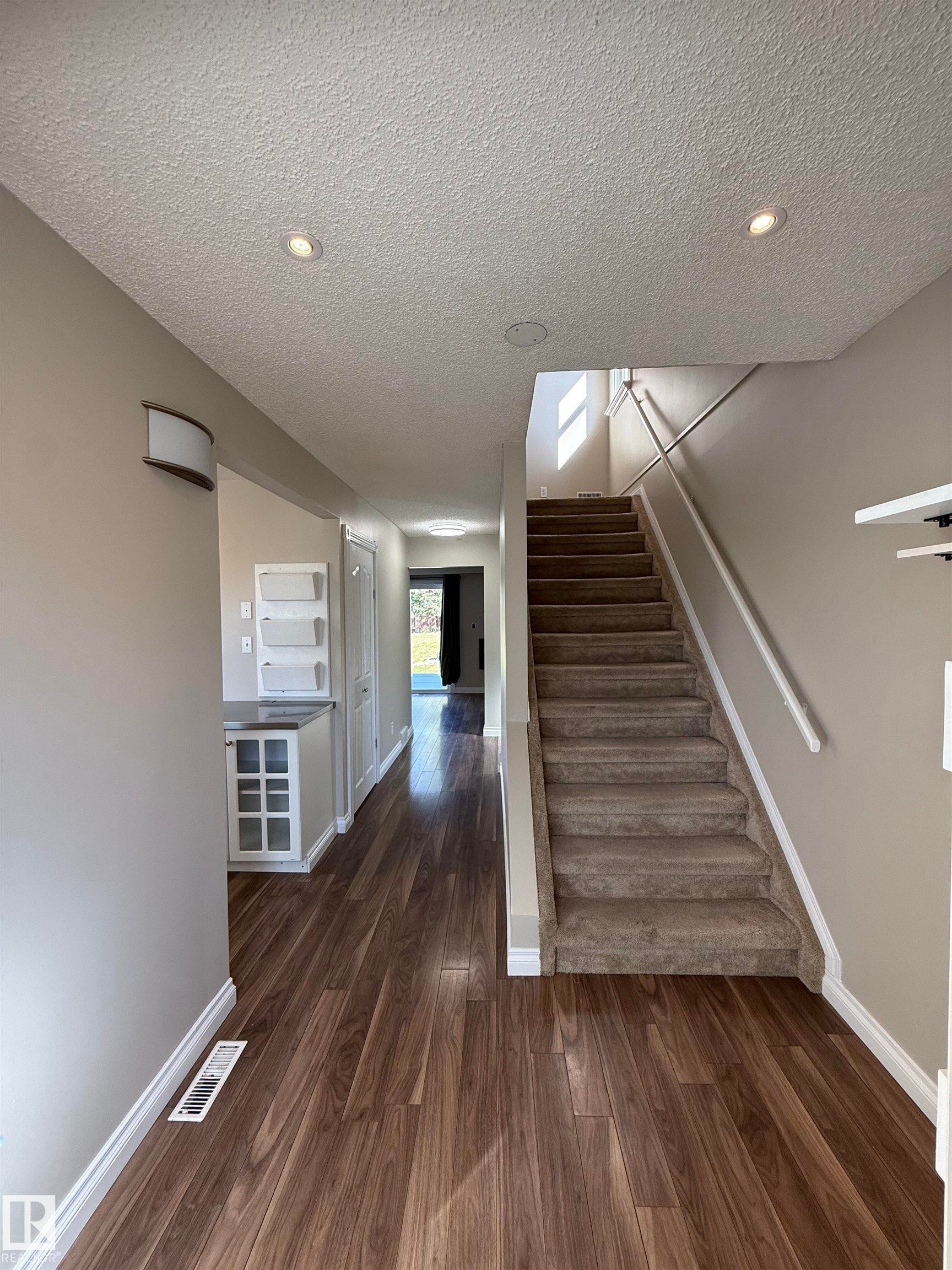 3723 46 Street Nw, Edmonton, AB