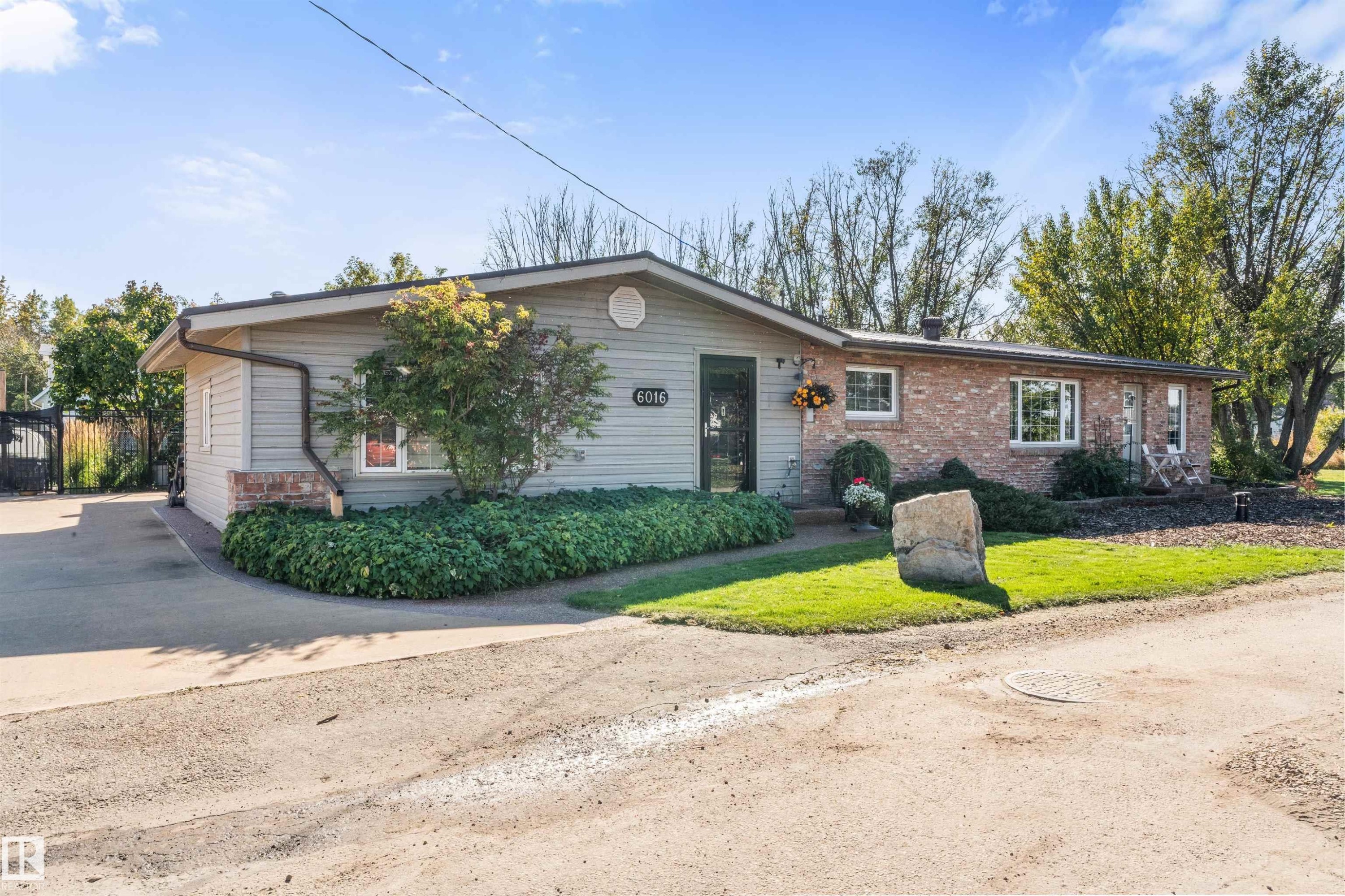 6016 52 Avenue, Rural Lac Ste. Anne County, AB
