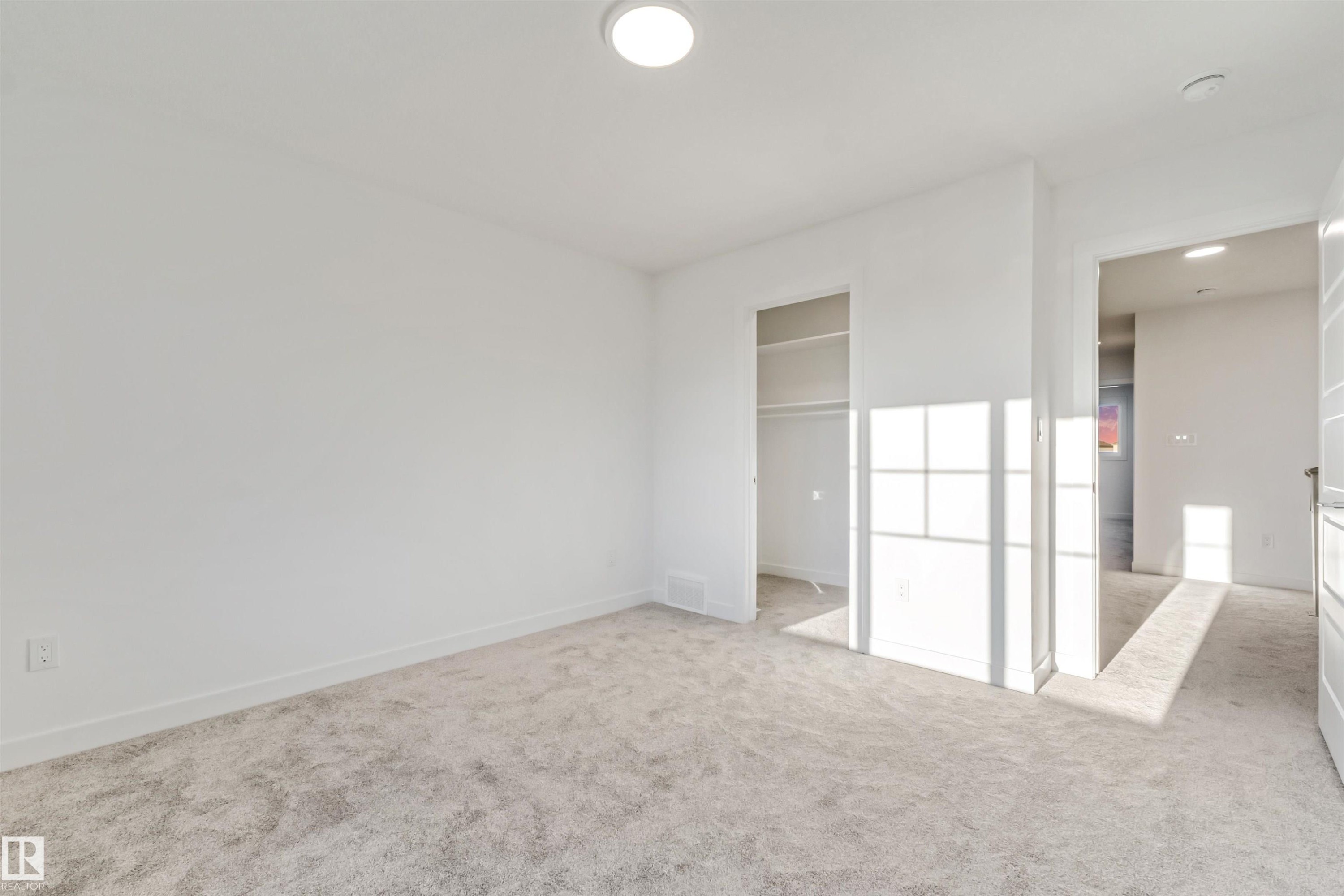 Neutral tone wall paint, plush carpet flooring, recessed ceiling lighting, built-in closet shelving - 1515 211 Street Nw, Edmonton, AB