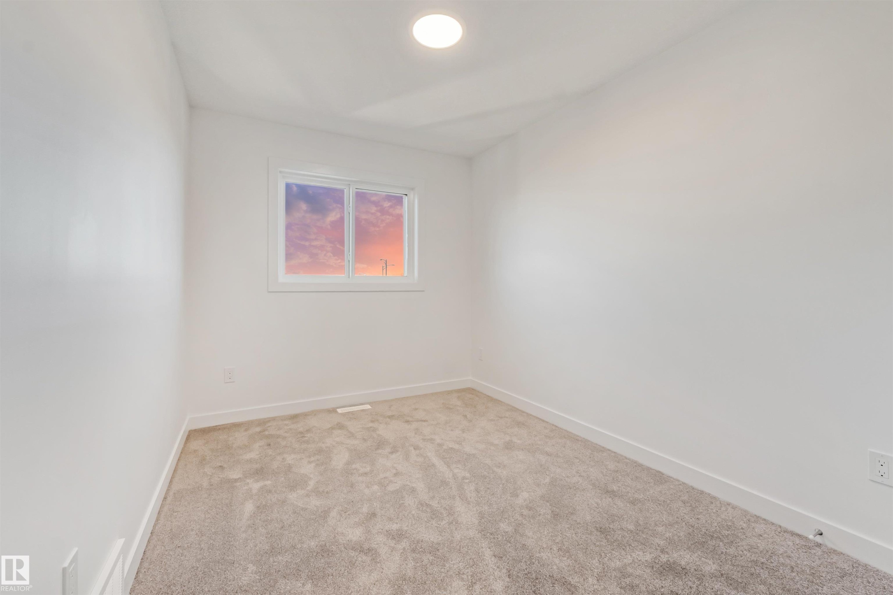 Room featuring light-colored carpeting, white walls, and a single window with white trim - 1515 211 Street Nw, Edmonton, AB