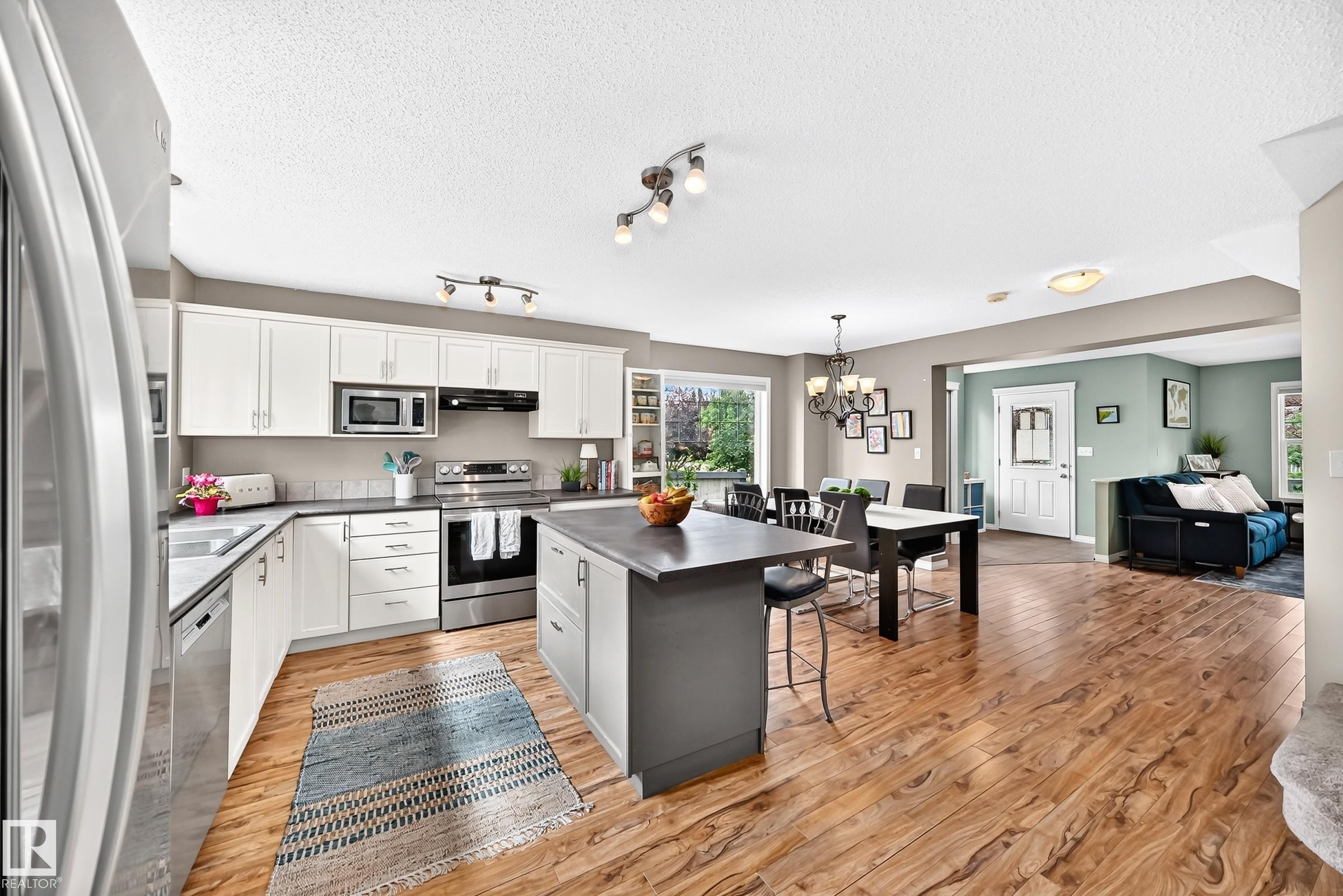 7839 14 Avenue Sw, Edmonton, AB