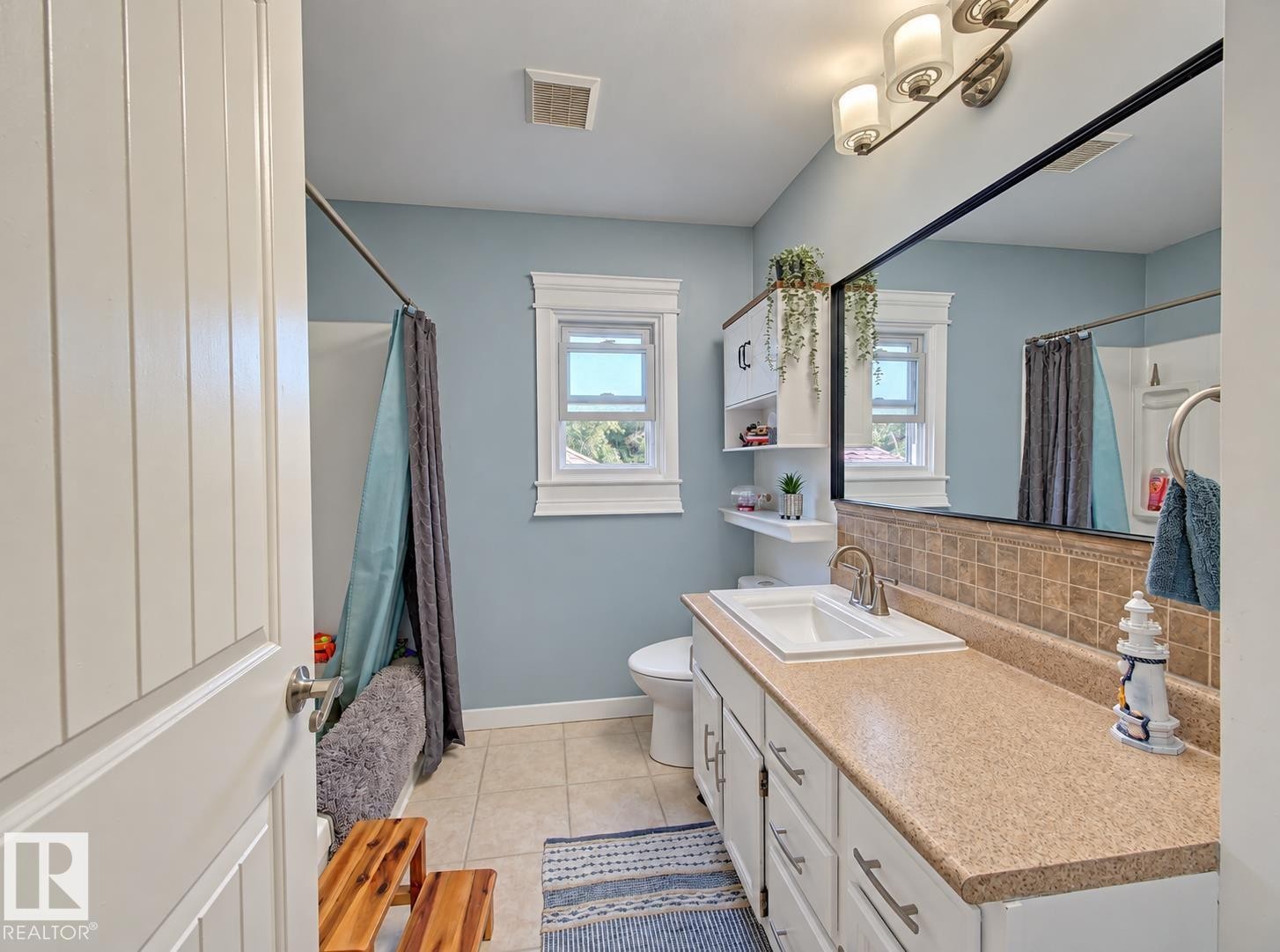 Main 4PC Bath - 57511 Rr224, Rural Sturgeon County, AB