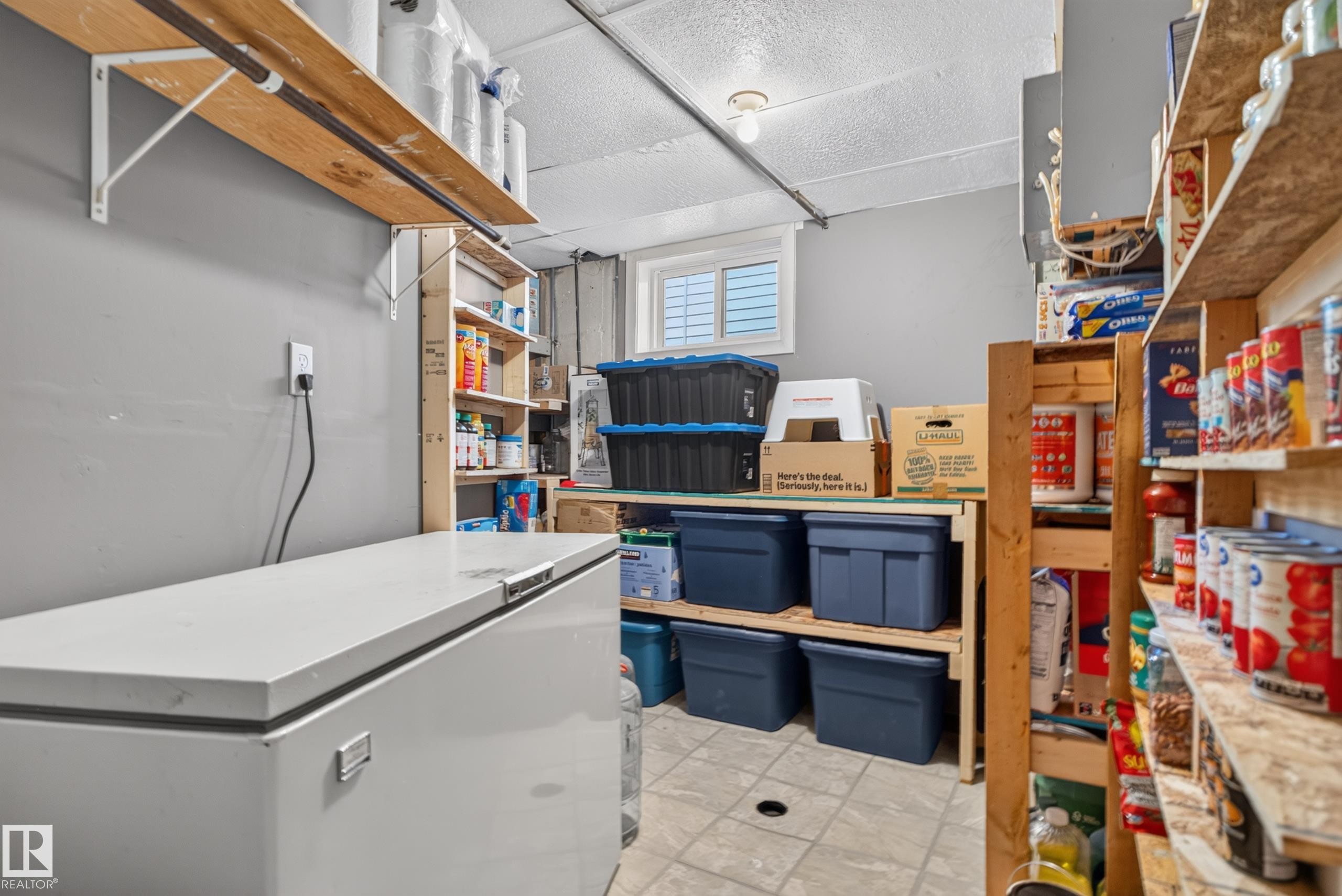 Built-in shelving units, window with blinds, overhead lighting, durable flooring - 14611 109 Avenue Nw, Edmonton, AB
