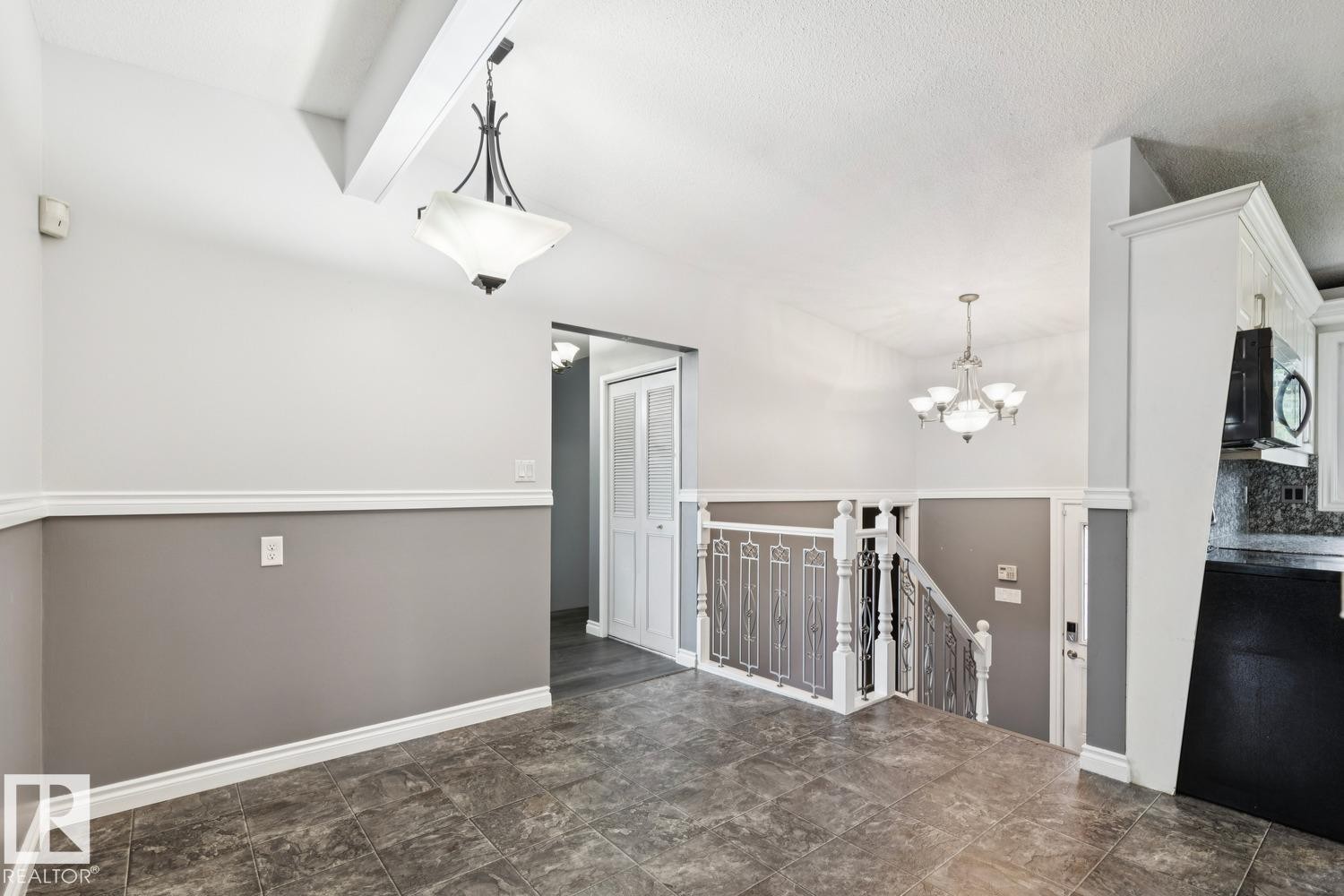 9312 151 Avenue Nw, Edmonton, AB