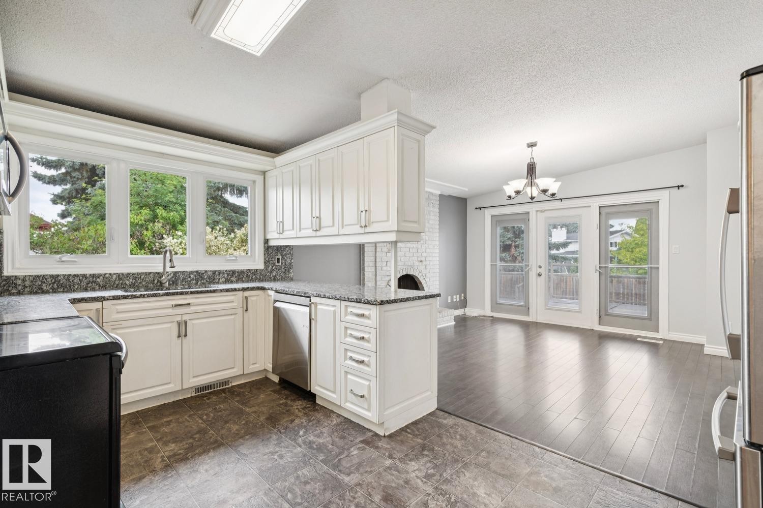 9312 151 Avenue Nw, Edmonton, AB