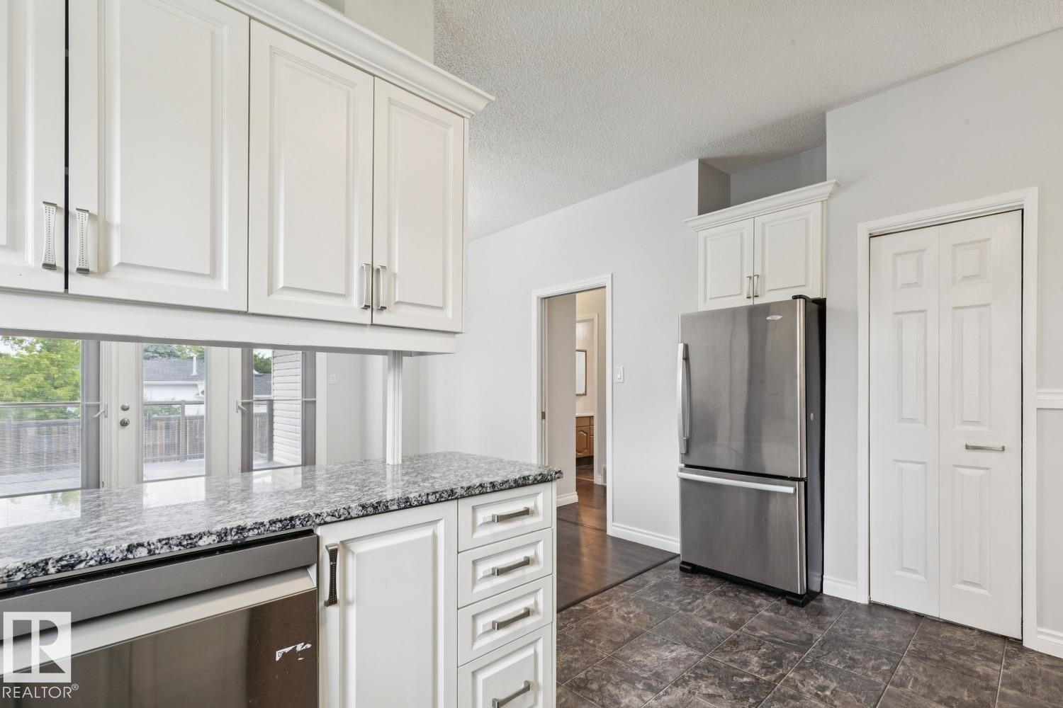 9312 151 Avenue Nw, Edmonton, AB