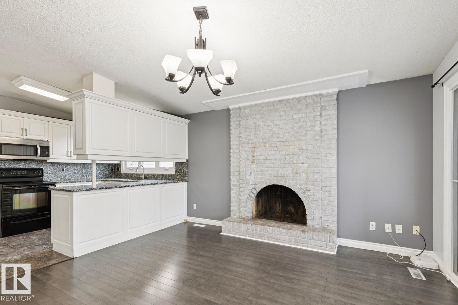 9312 151 Avenue Nw, Edmonton, AB