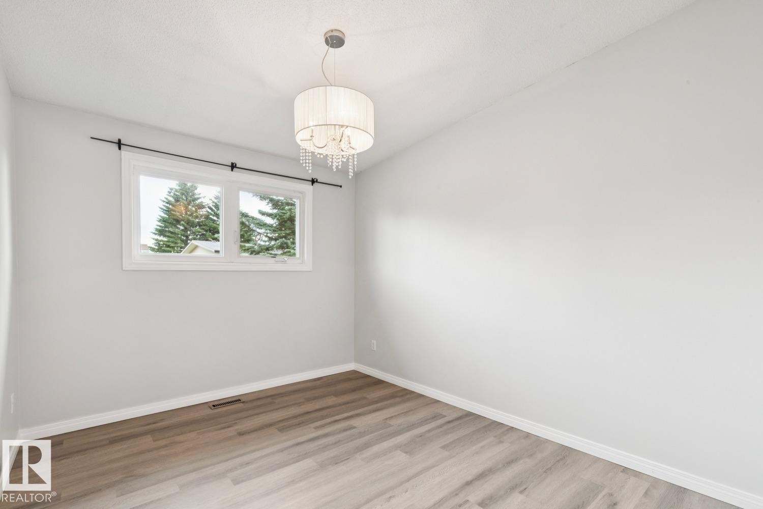 9312 151 Avenue Nw, Edmonton, AB