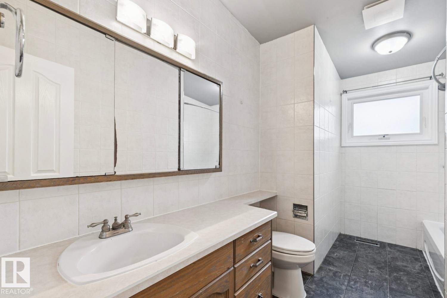 9312 151 Avenue Nw, Edmonton, AB