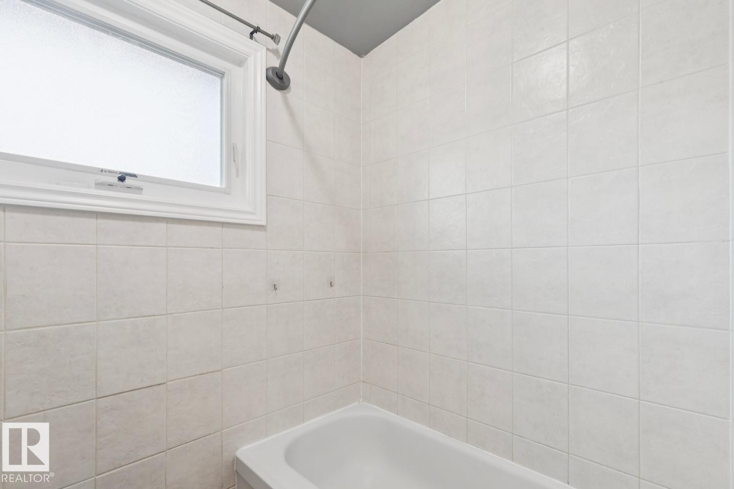 9312 151 Avenue Nw, Edmonton, AB