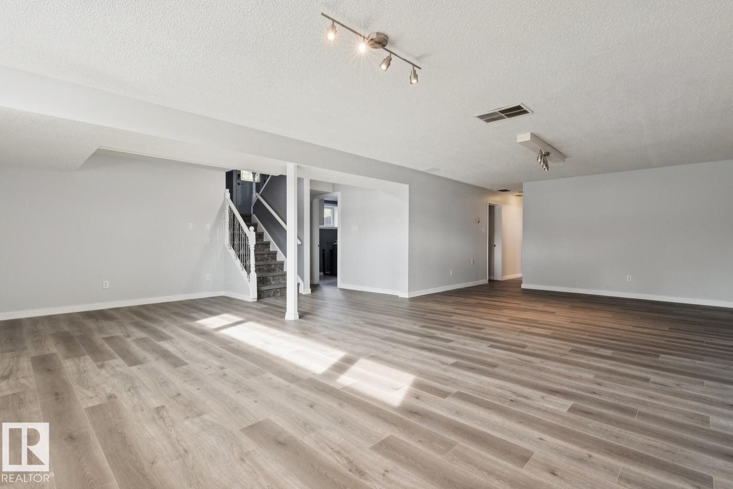 9312 151 Avenue Nw, Edmonton, AB