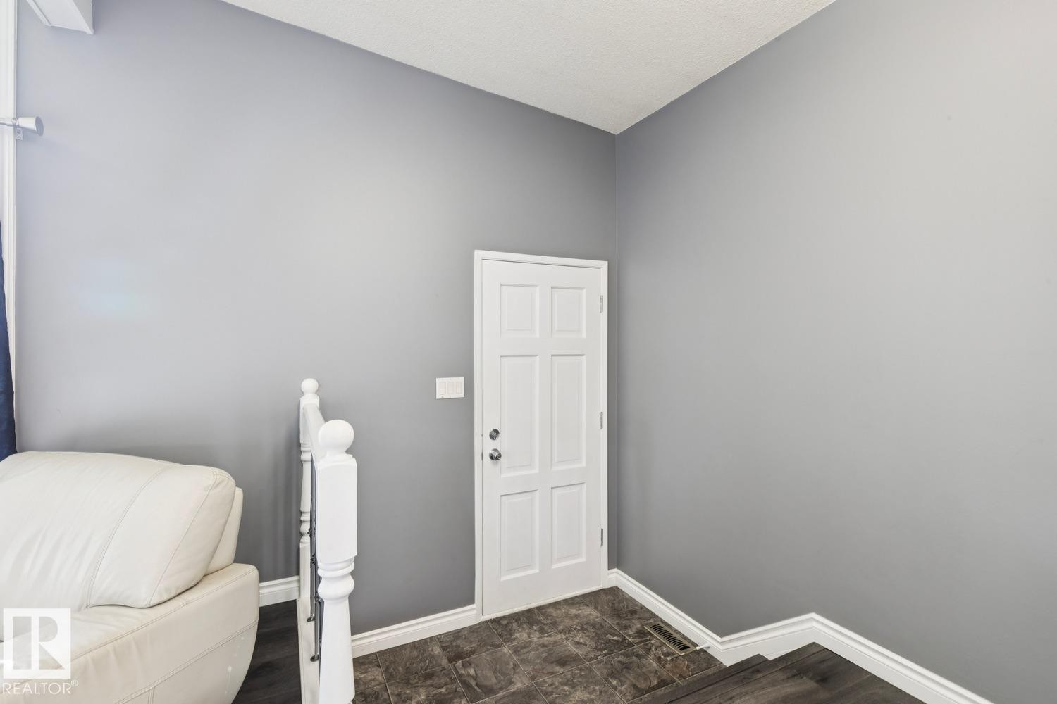 9312 151 Avenue Nw, Edmonton, AB
