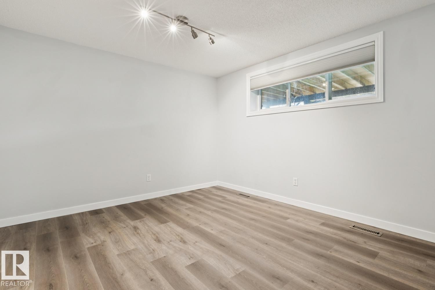 9312 151 Avenue Nw, Edmonton, AB