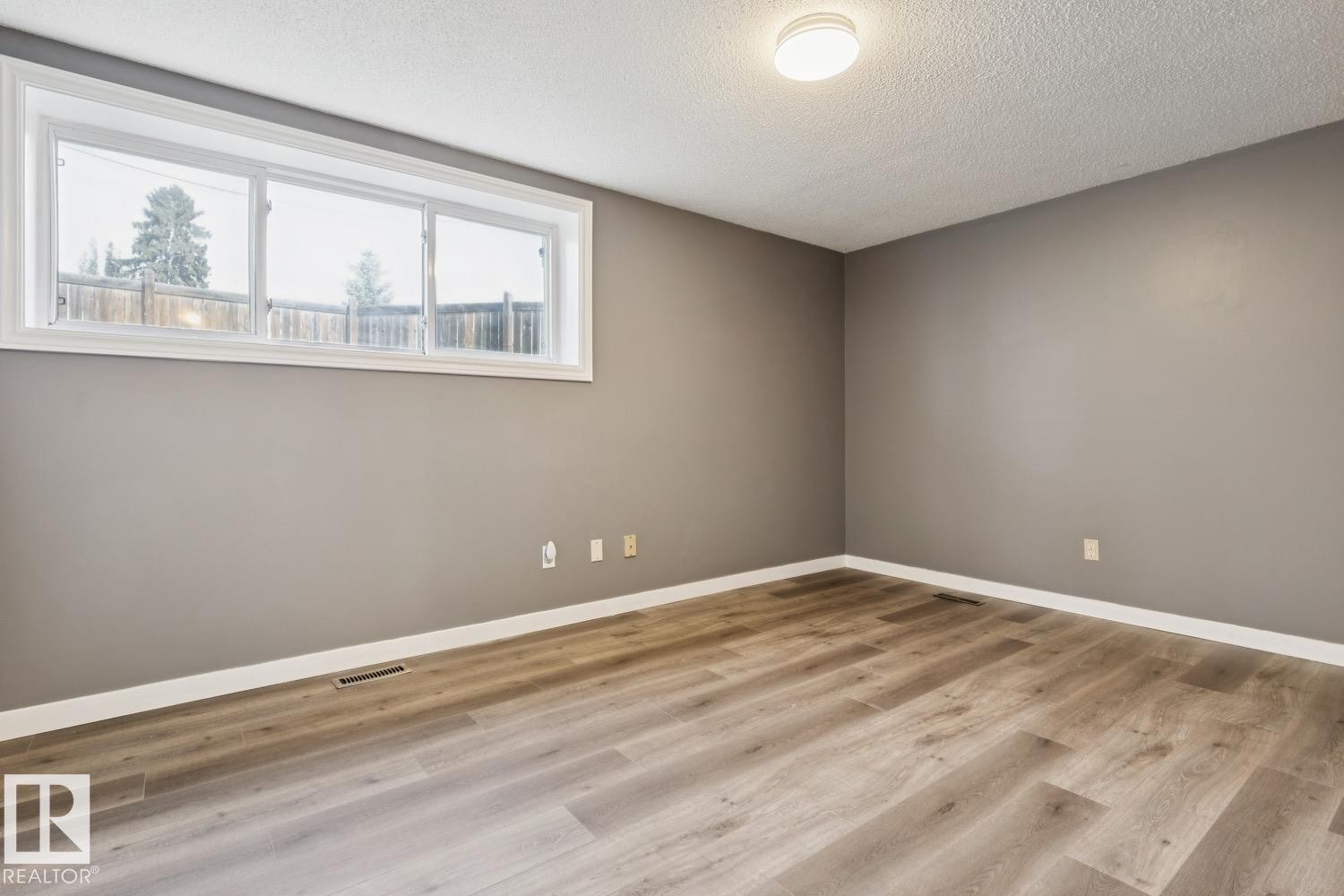 9312 151 Avenue Nw, Edmonton, AB