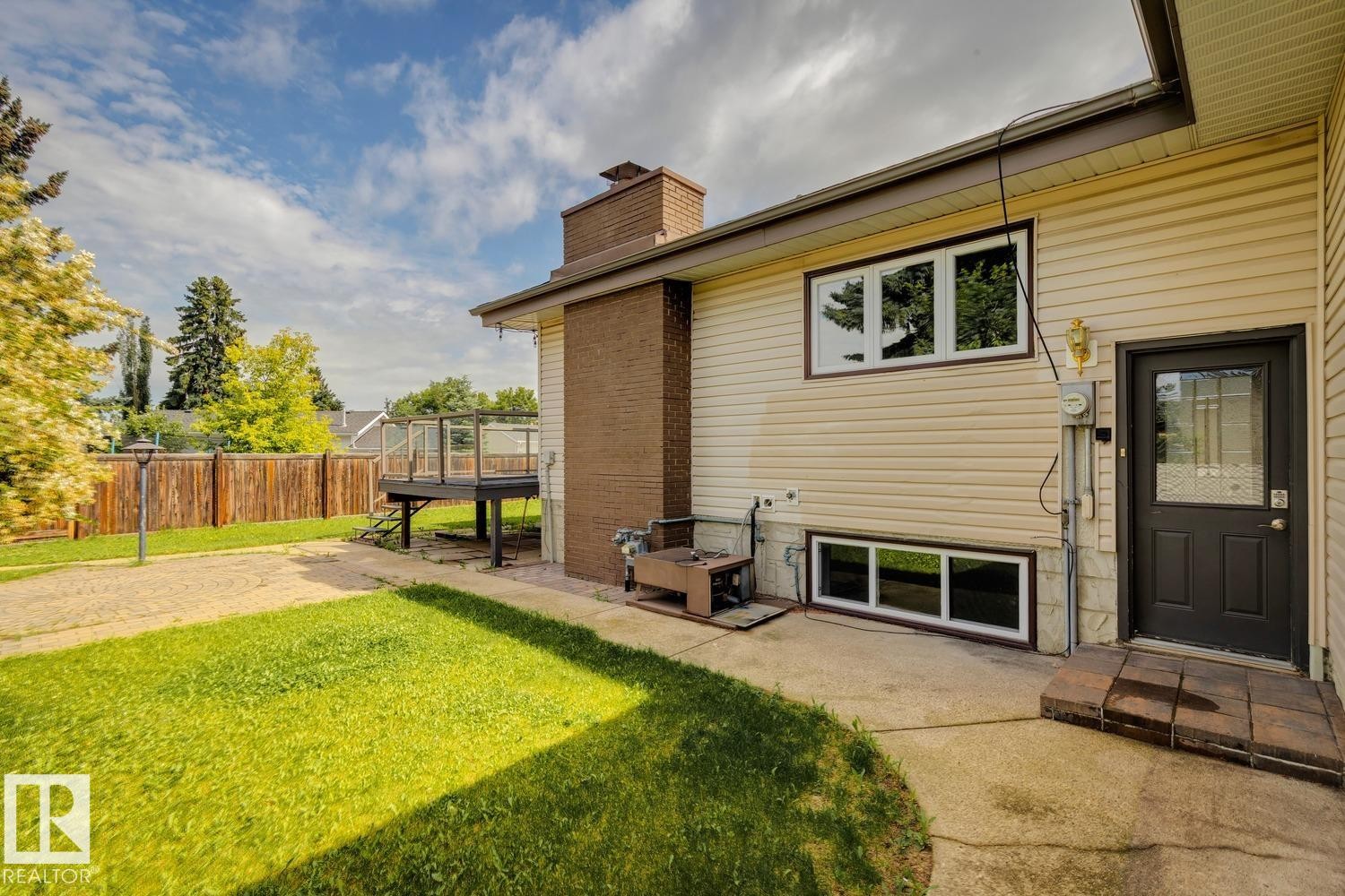 9312 151 Avenue Nw, Edmonton, AB