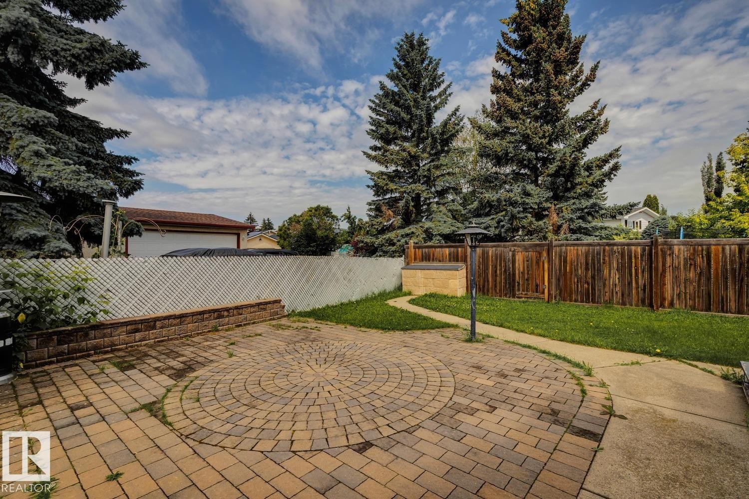 9312 151 Avenue Nw, Edmonton, AB