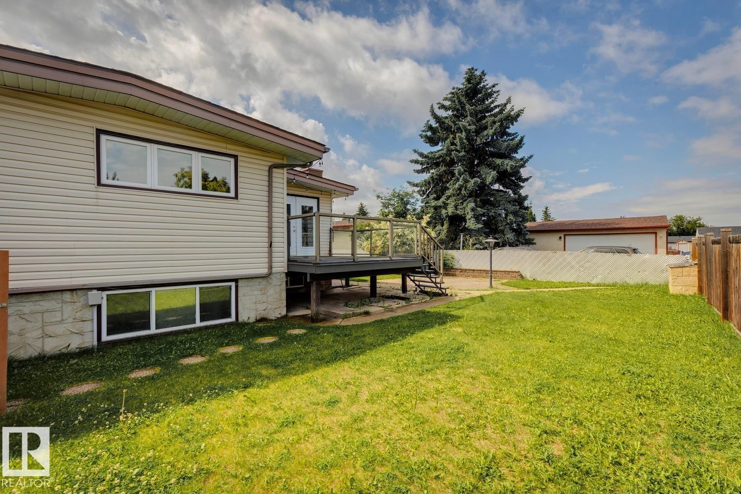 9312 151 Avenue Nw, Edmonton, AB