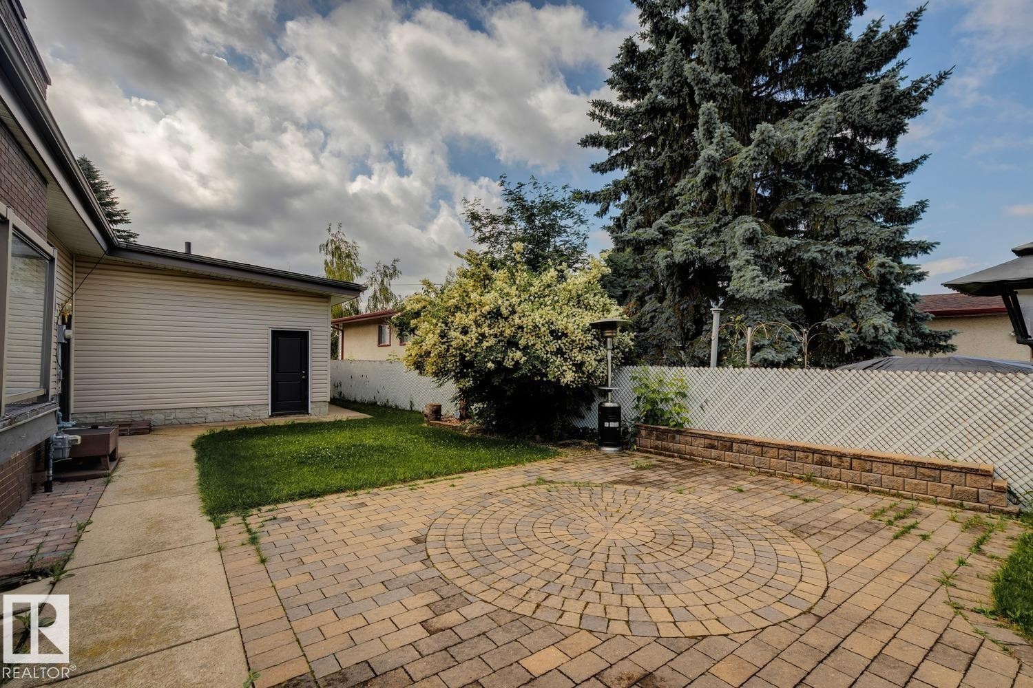 9312 151 Avenue Nw, Edmonton, AB