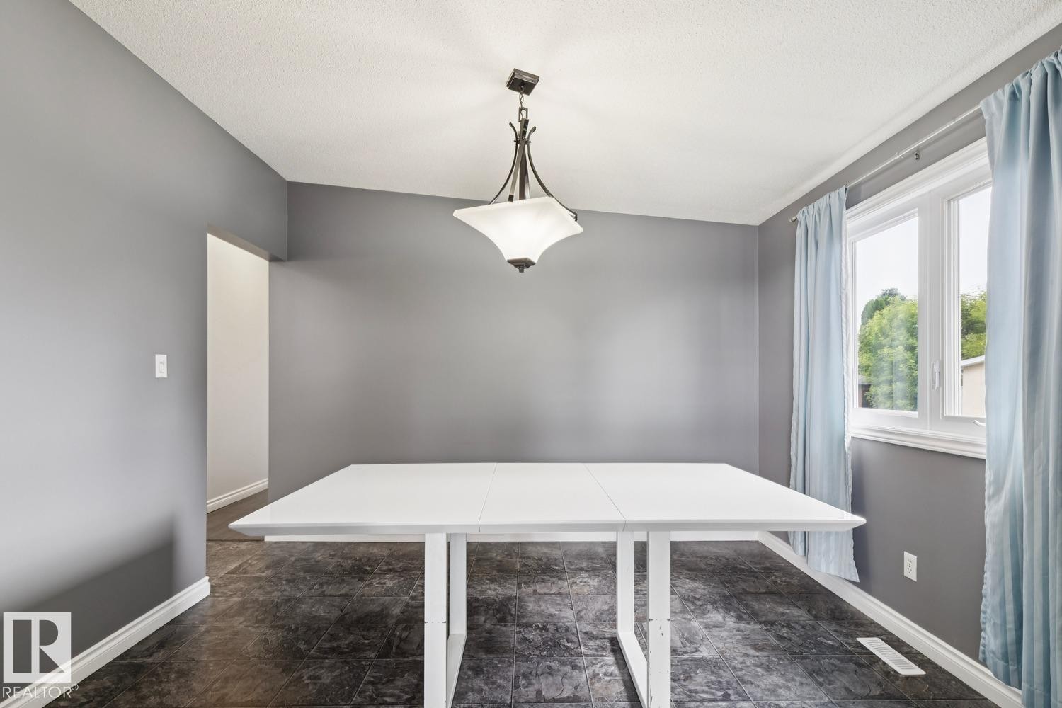 9312 151 Avenue Nw, Edmonton, AB