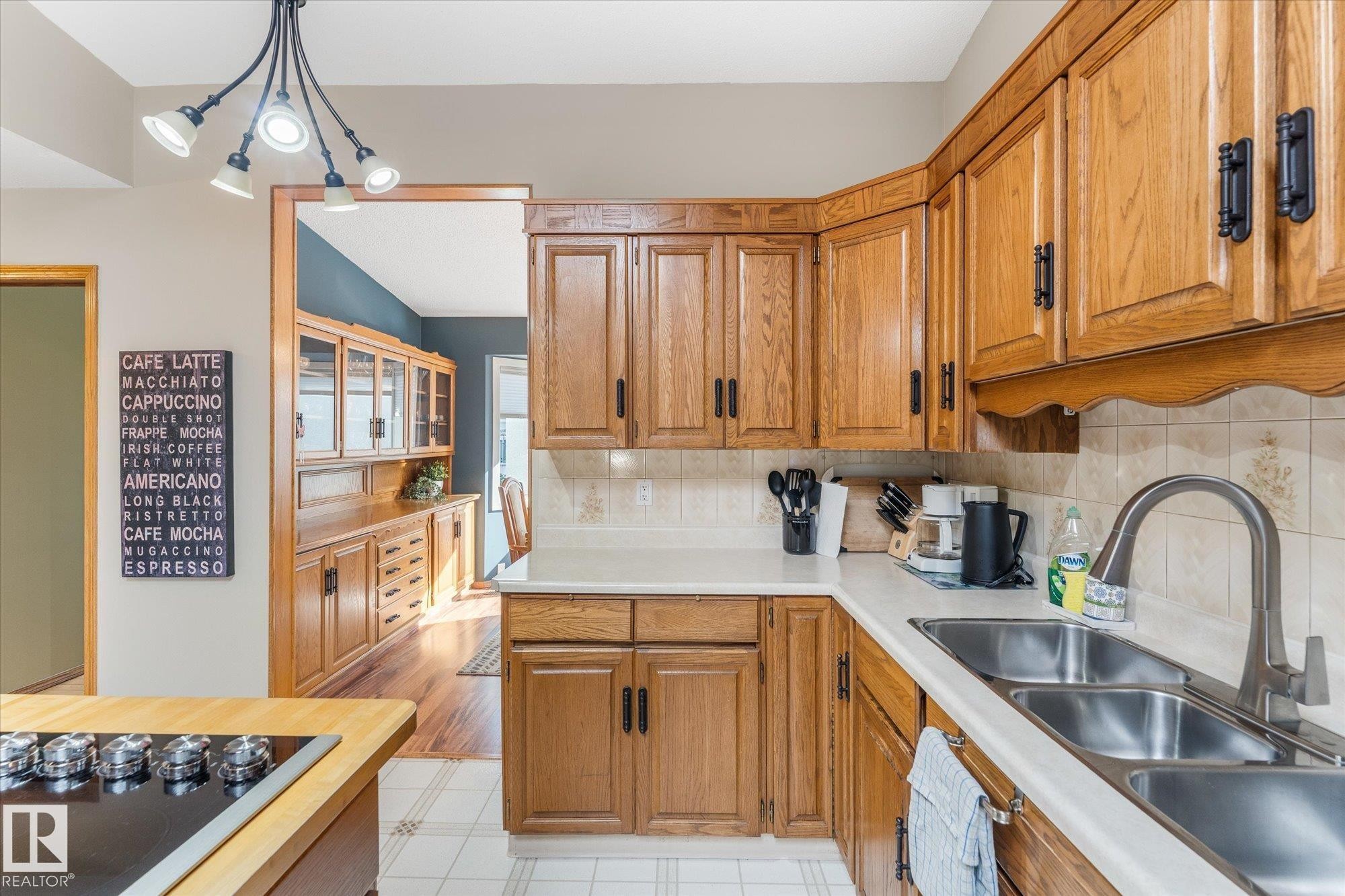 9504 139 Avenue Nw, Edmonton, AB