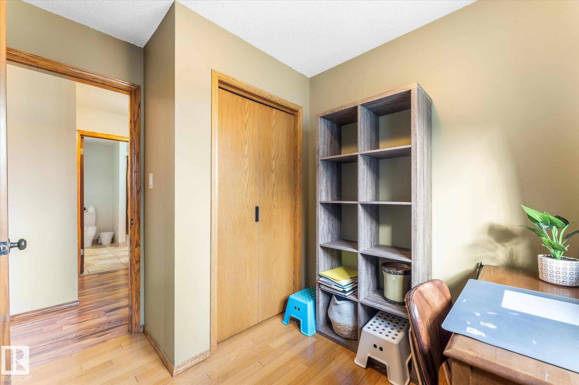 9504 139 Avenue Nw, Edmonton, AB